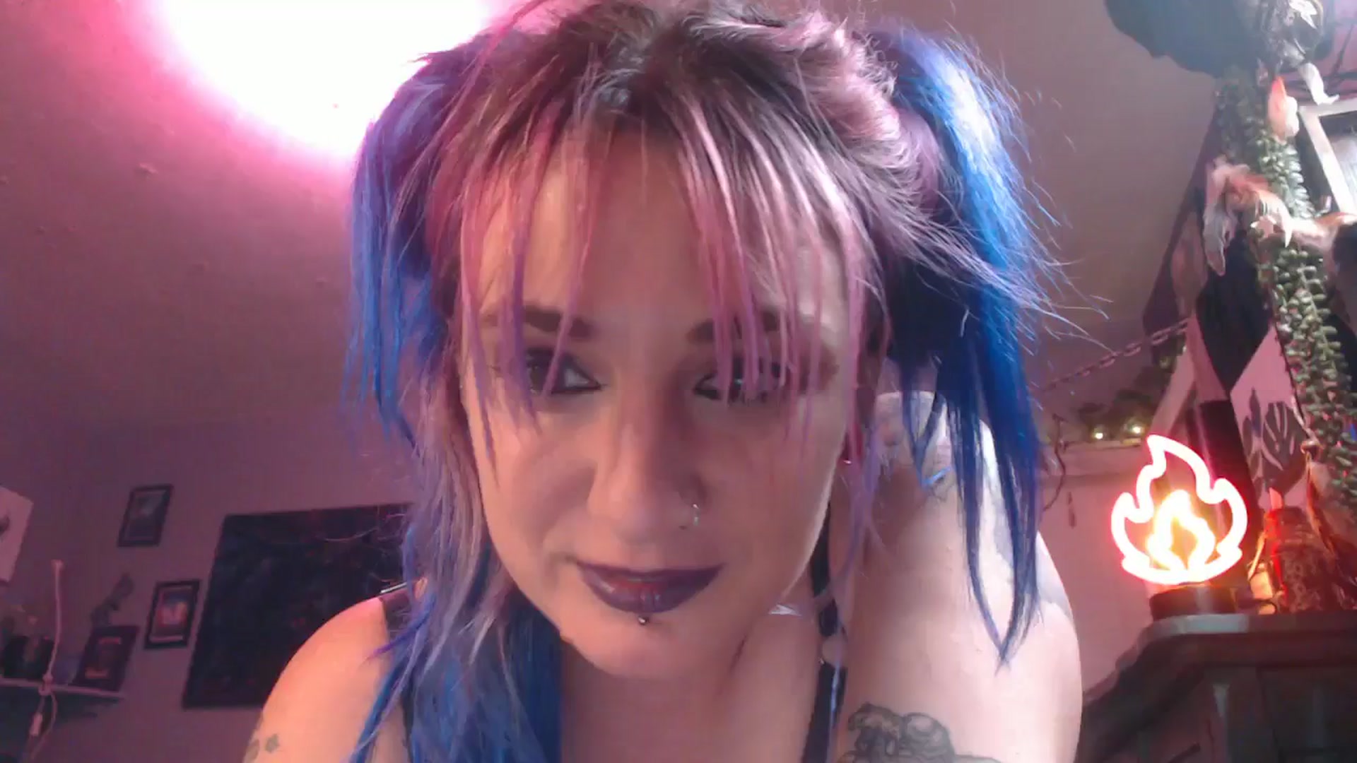 Gallery image thumbnail from GemmaFlame's myfreecams stream on, 06/29/2024, 07:26 image 8 of 20