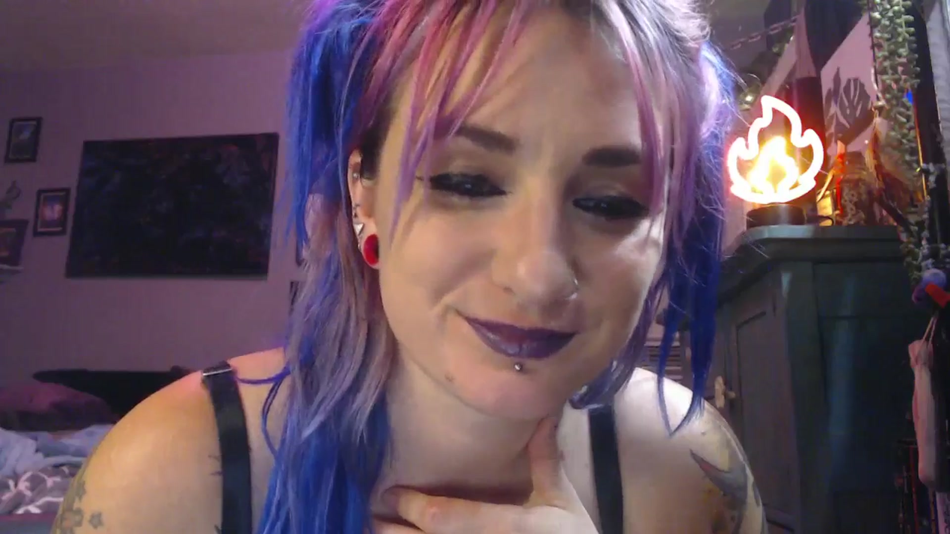 Gallery image thumbnail from GemmaFlame's myfreecams stream on, 06/29/2024, 07:26 image 15 of 20
