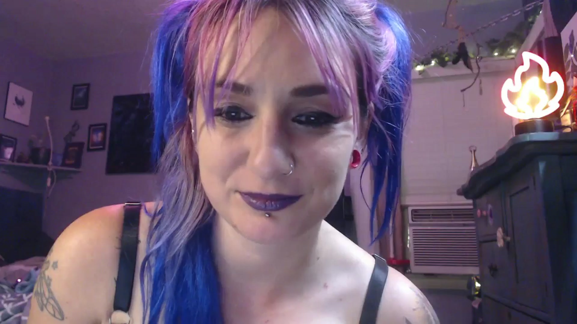 Gallery image thumbnail from GemmaFlame's myfreecams stream on, 06/29/2024, 07:26 image 12 of 20