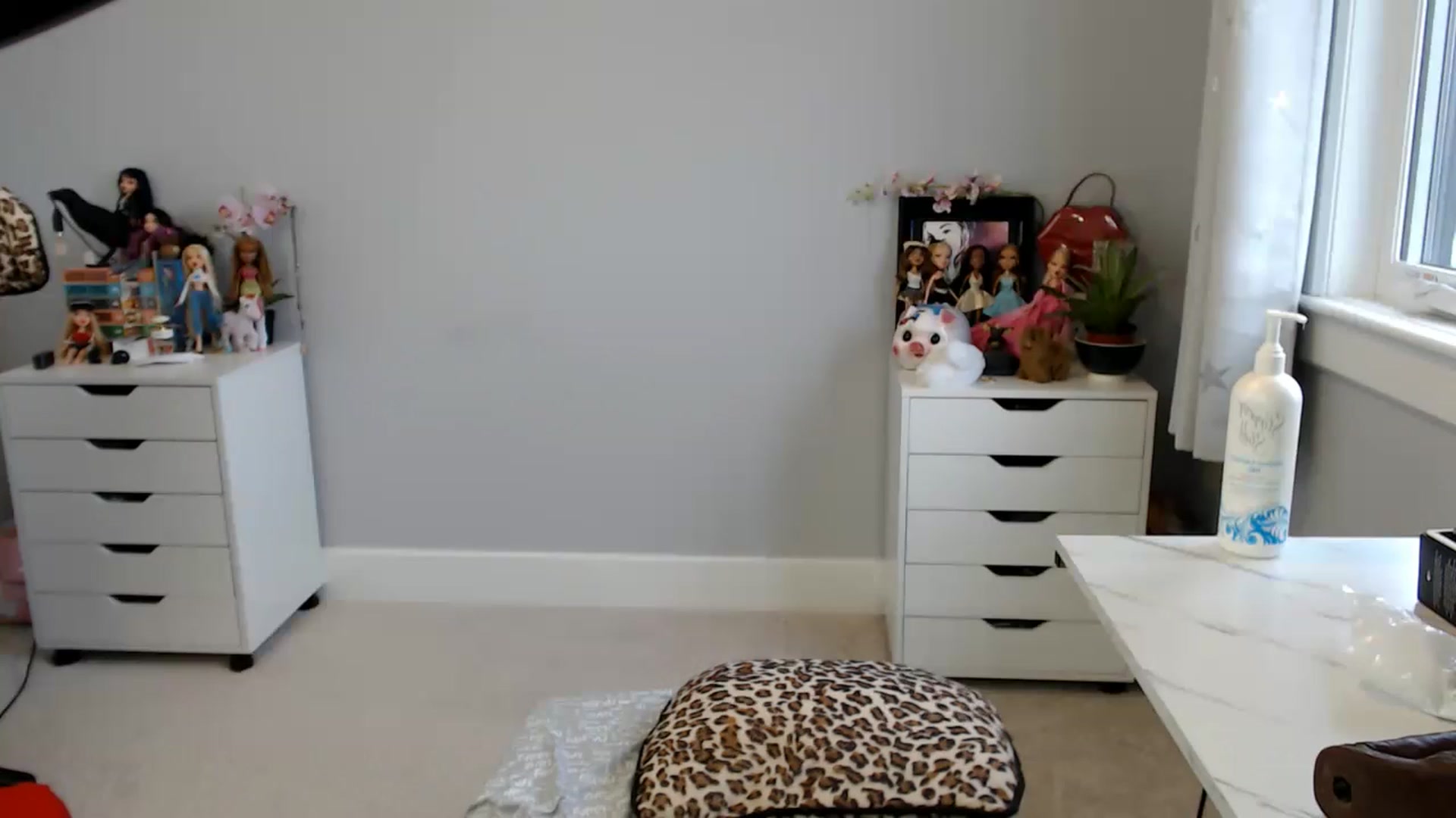 Gallery image thumbnail from GemmaMinx's myfreecams stream on, 12/07/2022, 20:00 image 13 of 20