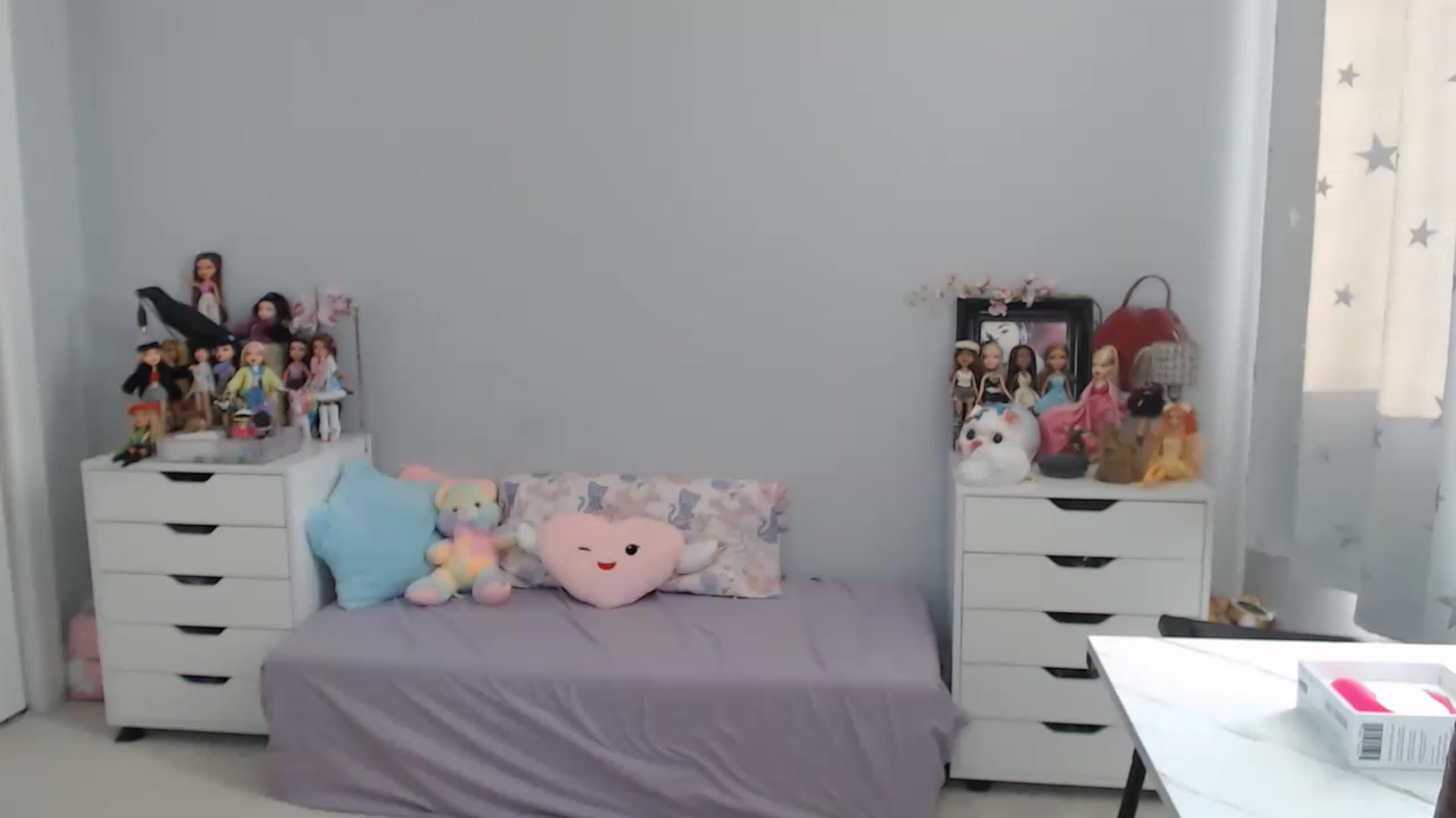 Gallery image thumbnail from GemmaMinx's myfreecams stream on, 01/26/2023, 21:04 image 18 of 20
