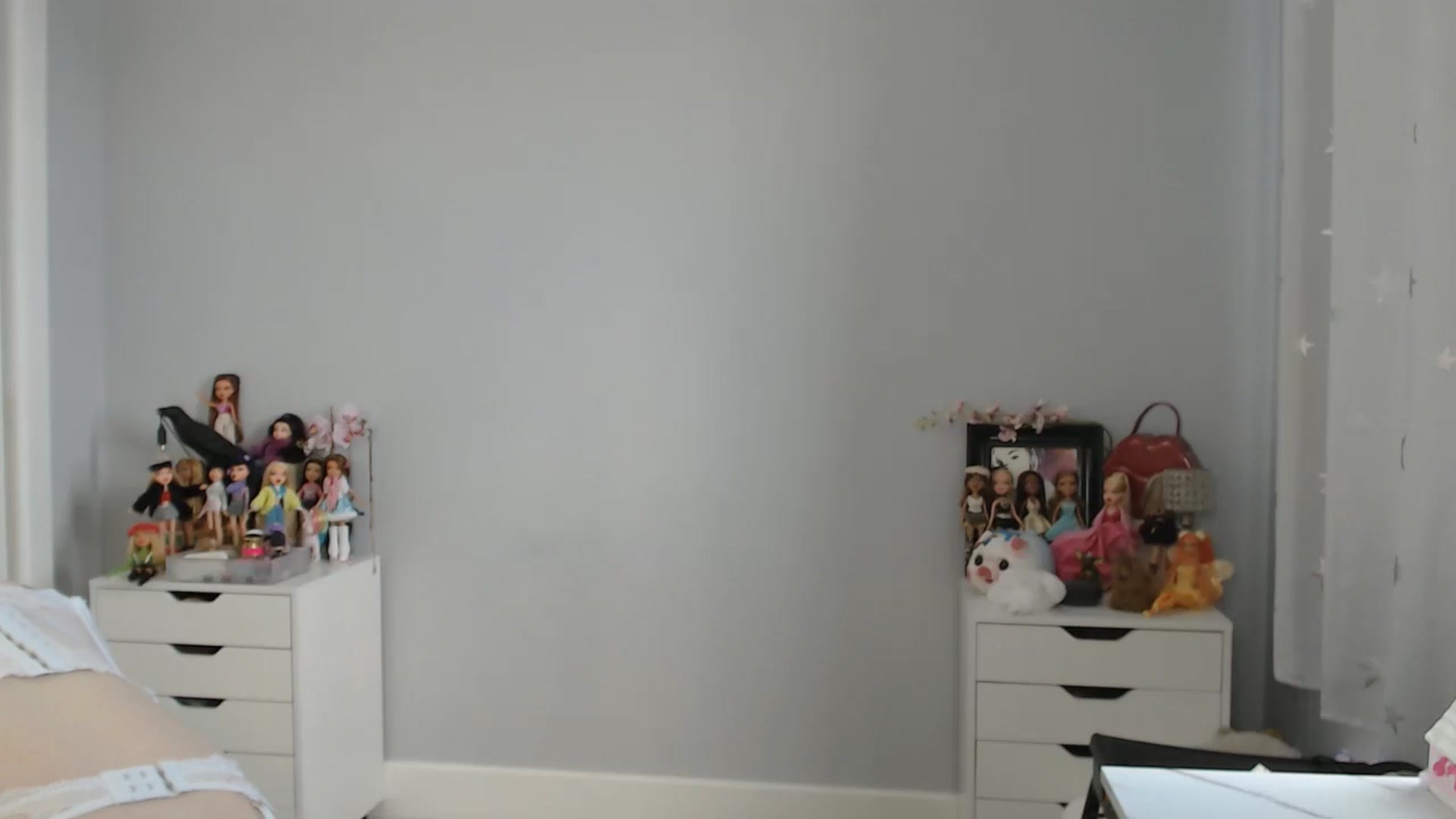 Gallery image thumbnail from GemmaMinx's myfreecams stream on, 02/01/2023, 16:17 image 19 of 20