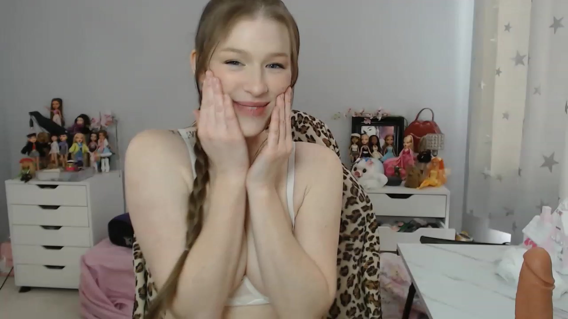Gallery image thumbnail from GemmaMinx's myfreecams stream on, 02/01/2023, 18:58 image 12 of 20