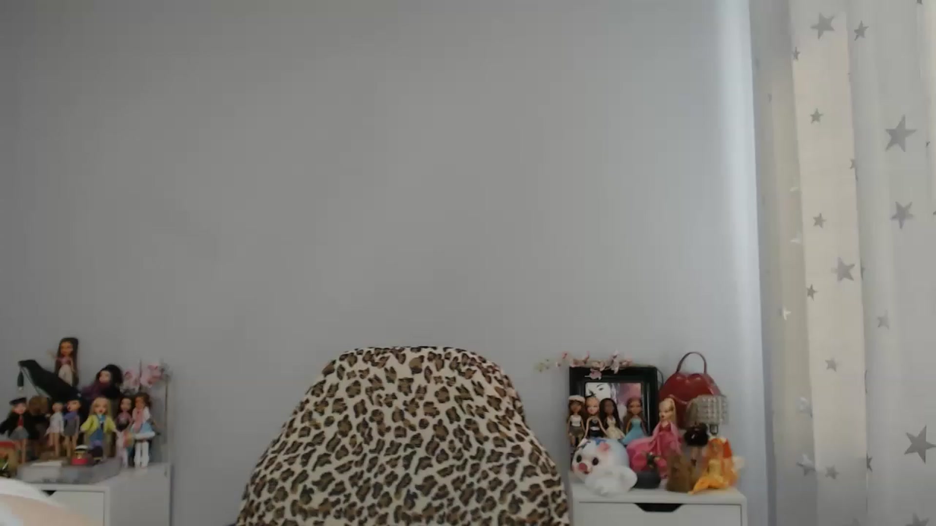 Gallery image thumbnail from GemmaMinx's myfreecams stream on, 02/01/2023, 18:58 image 11 of 20