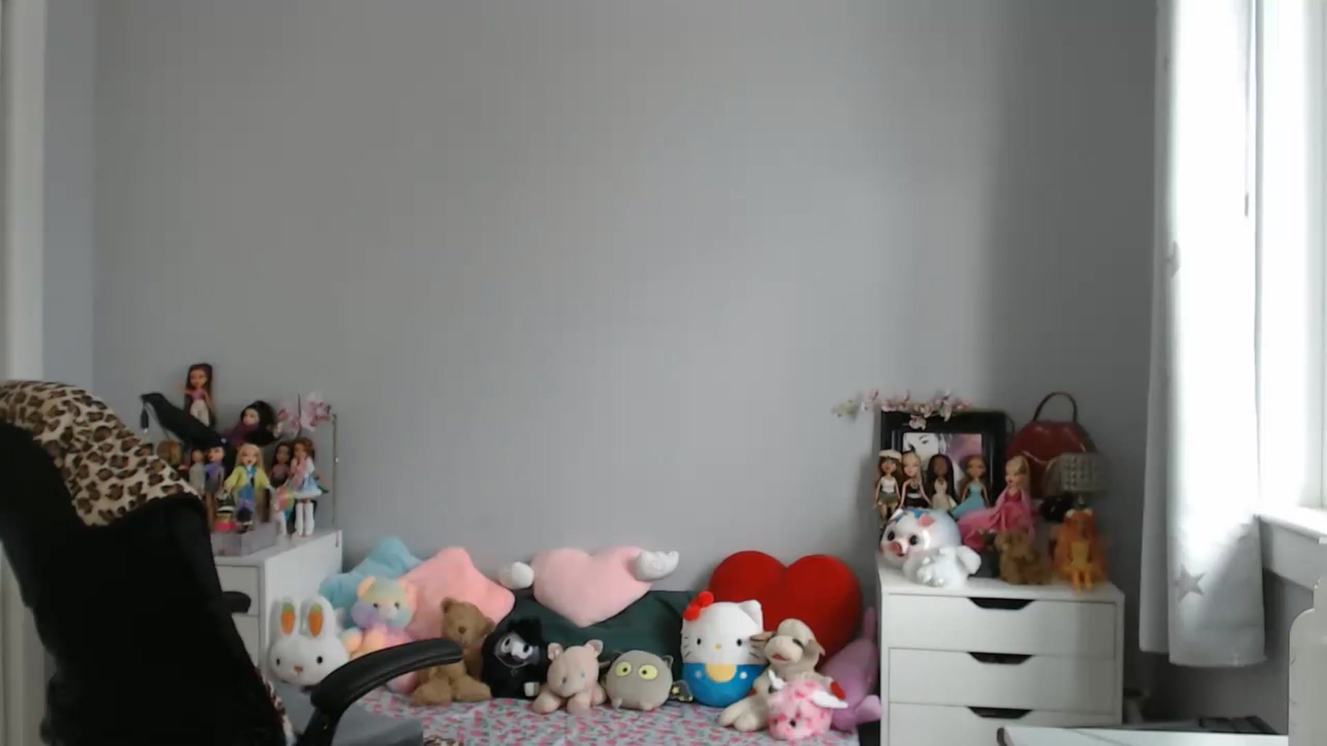 Gallery image thumbnail from GemmaMinx's myfreecams stream on, 02/10/2023, 17:25 image 14 of 20
