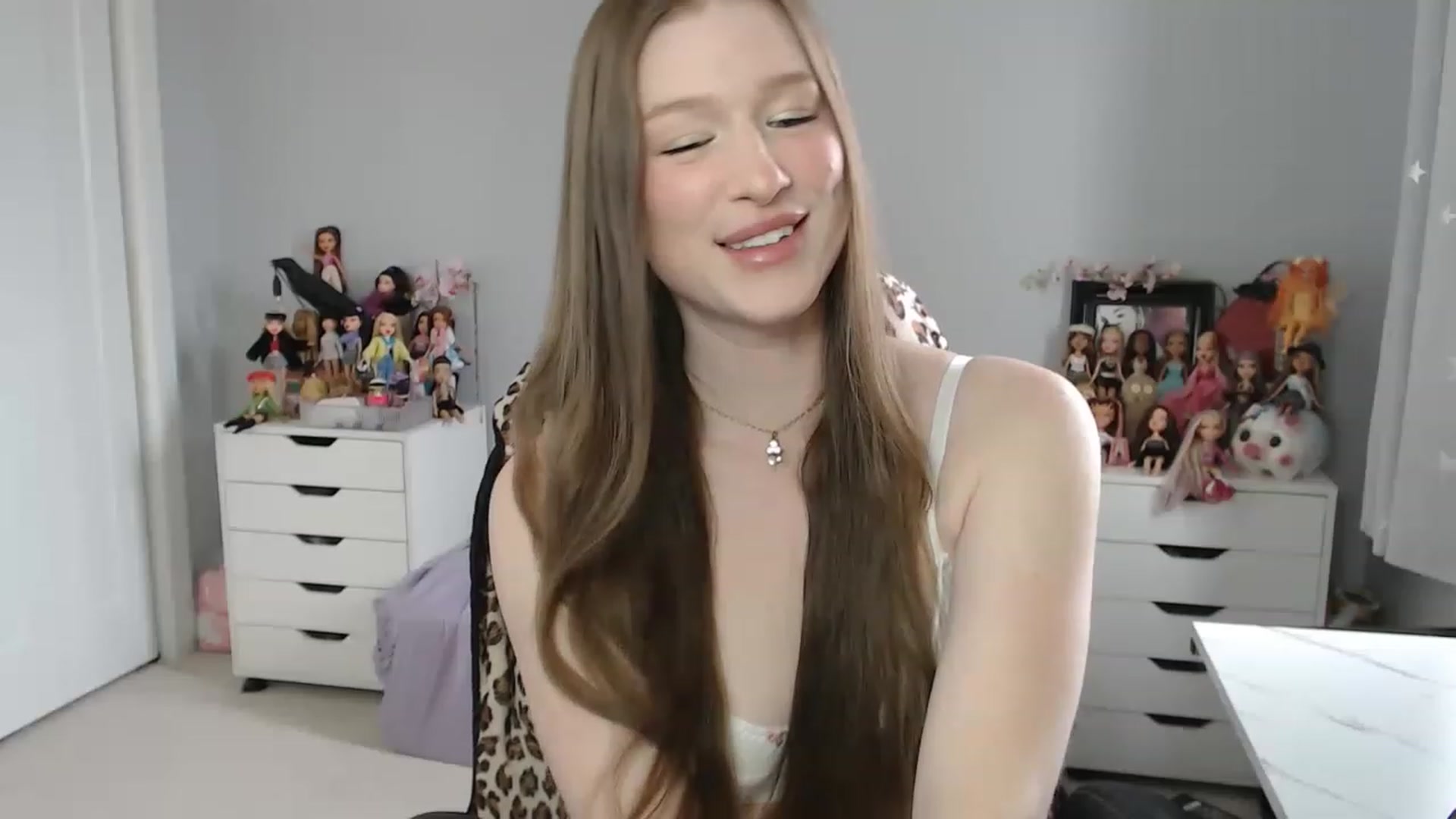 Gallery image thumbnail from GemmaMinx's myfreecams stream on, 04/06/2023, 15:42 image 18 of 20