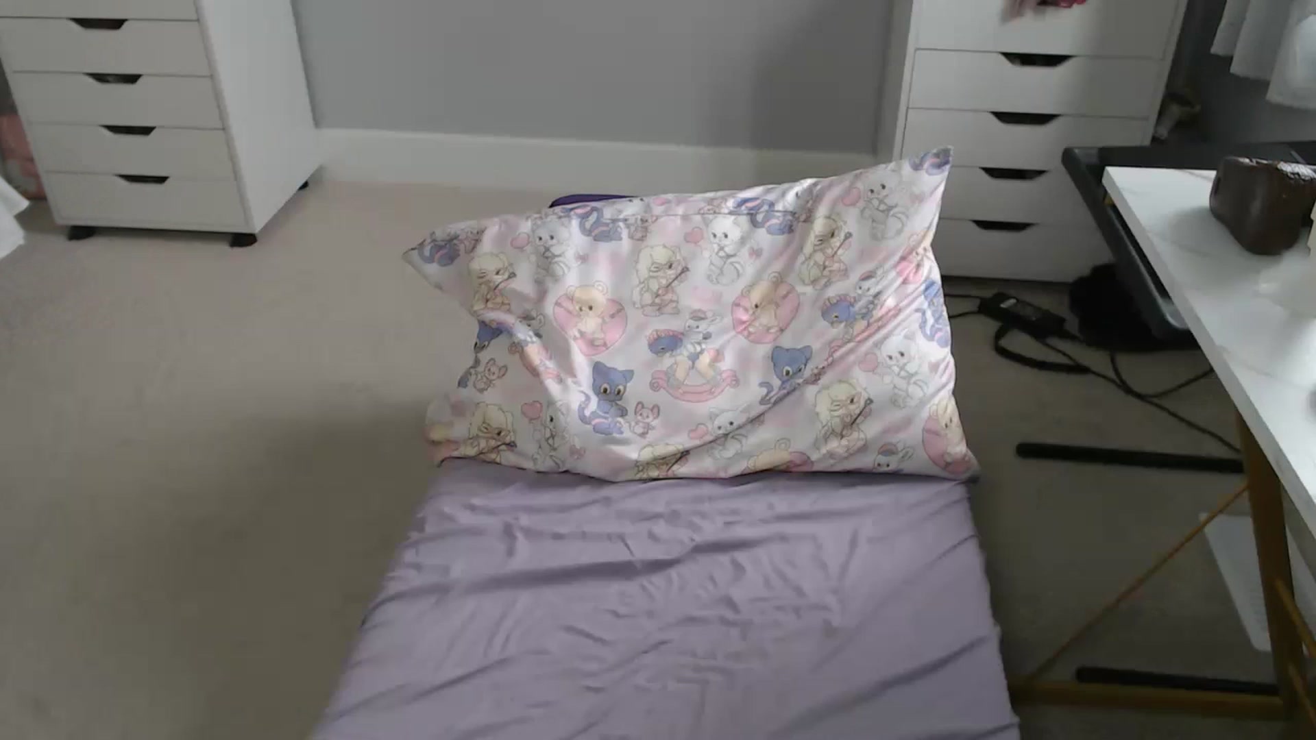Gallery image thumbnail from GemmaMinx's myfreecams stream on, 04/06/2023, 16:45 image 11 of 20