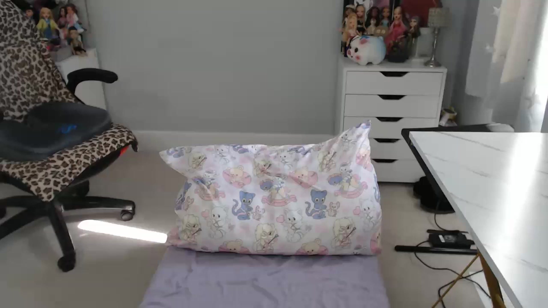 Gallery image thumbnail from GemmaMinx's myfreecams stream on, 04/13/2023, 19:48 image 2 of 20