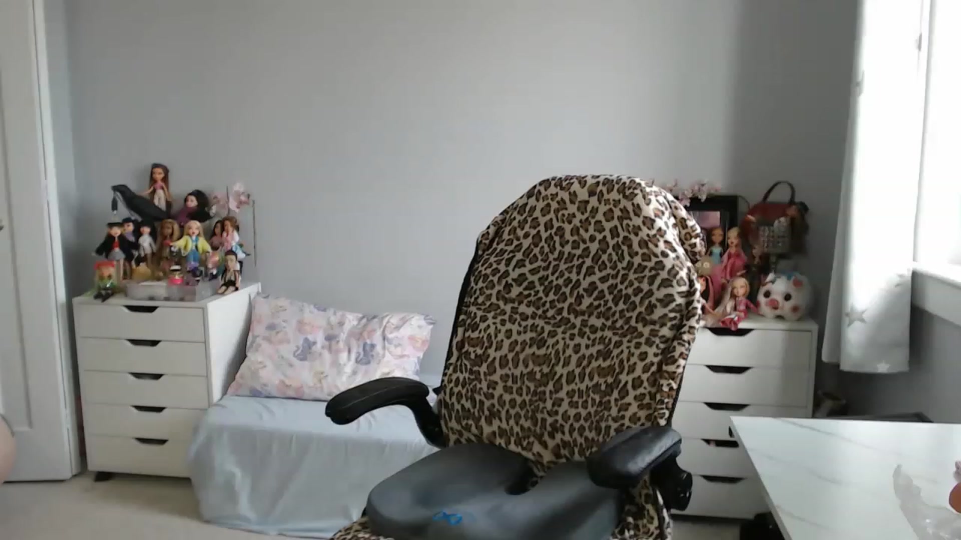 Gallery image thumbnail from GemmaMinx's myfreecams stream on, 05/09/2023, 15:21 image 6 of 20