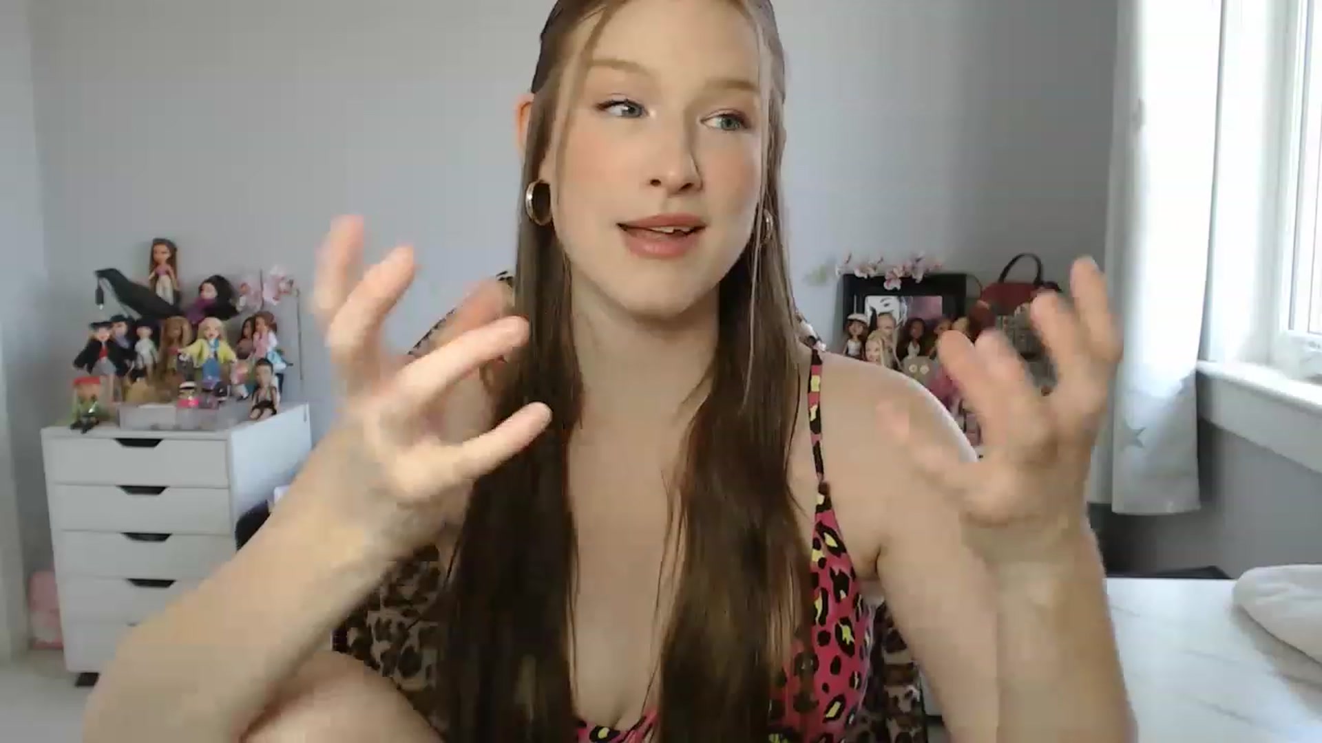 Gallery image thumbnail from GemmaMinx's myfreecams stream on, 05/31/2023, 17:55 image 11 of 20