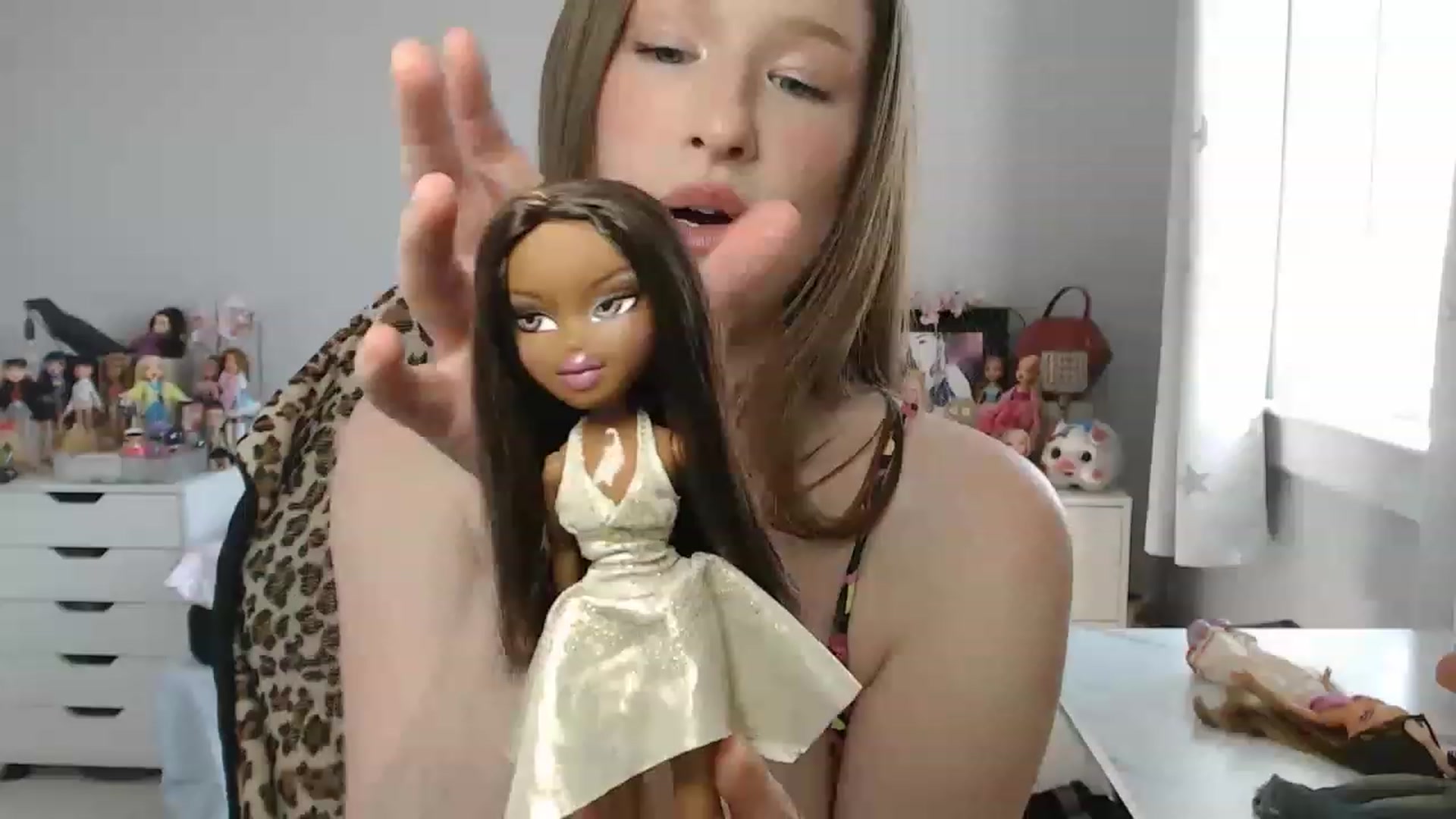Gallery image thumbnail from GemmaMinx's myfreecams stream on, 05/31/2023, 19:45 image 15 of 20