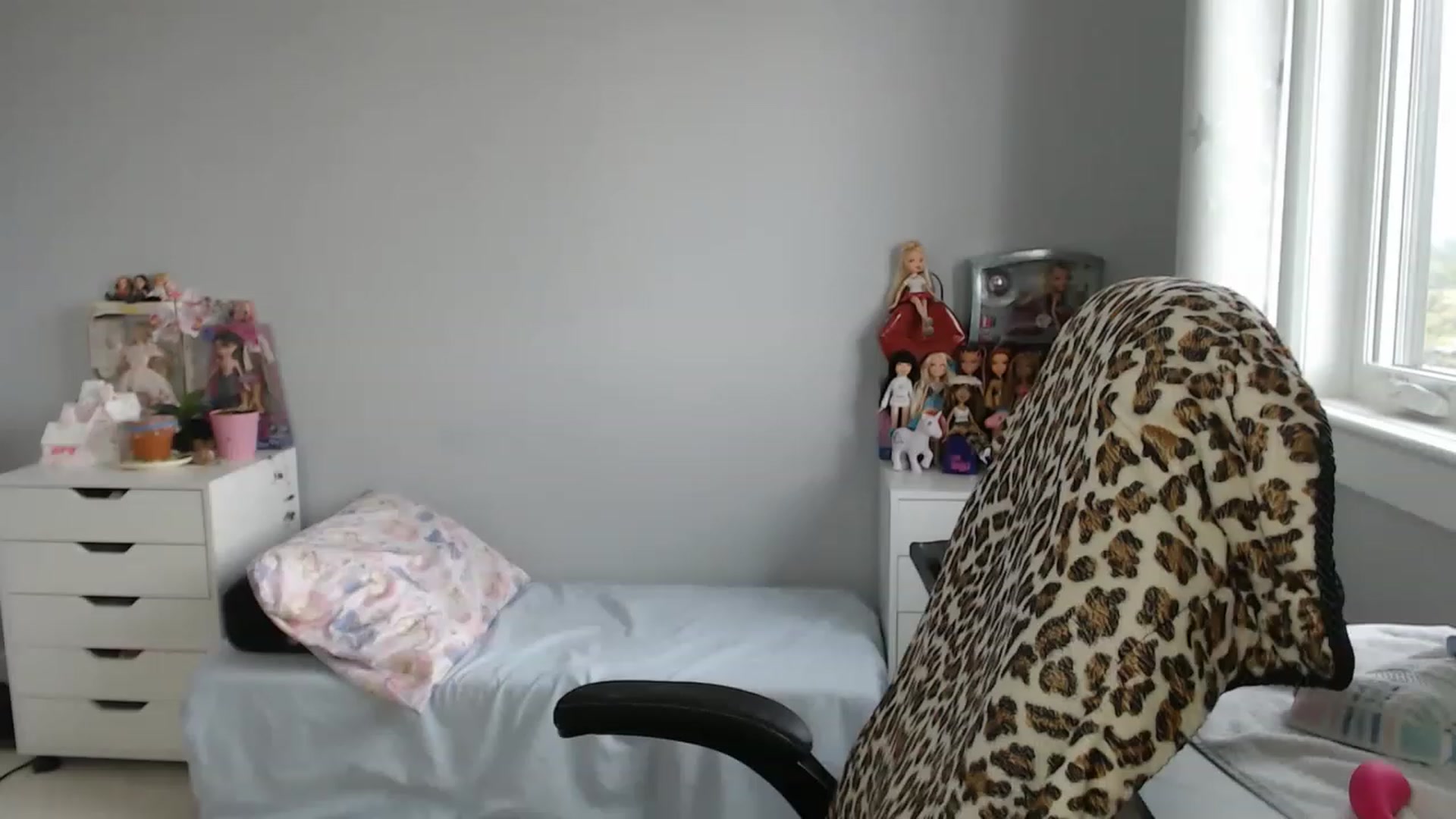 Gallery image thumbnail from GemmaMinx's myfreecams stream on, 08/10/2023, 19:23 image 13 of 20