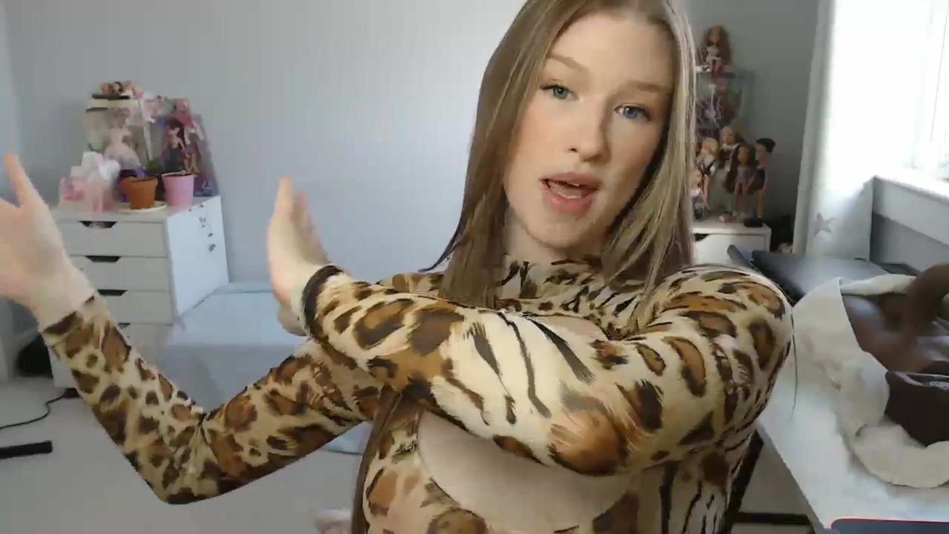 Gallery image thumbnail from GemmaMinx's myfreecams stream on, 09/07/2023, 16:18 image 3 of 20