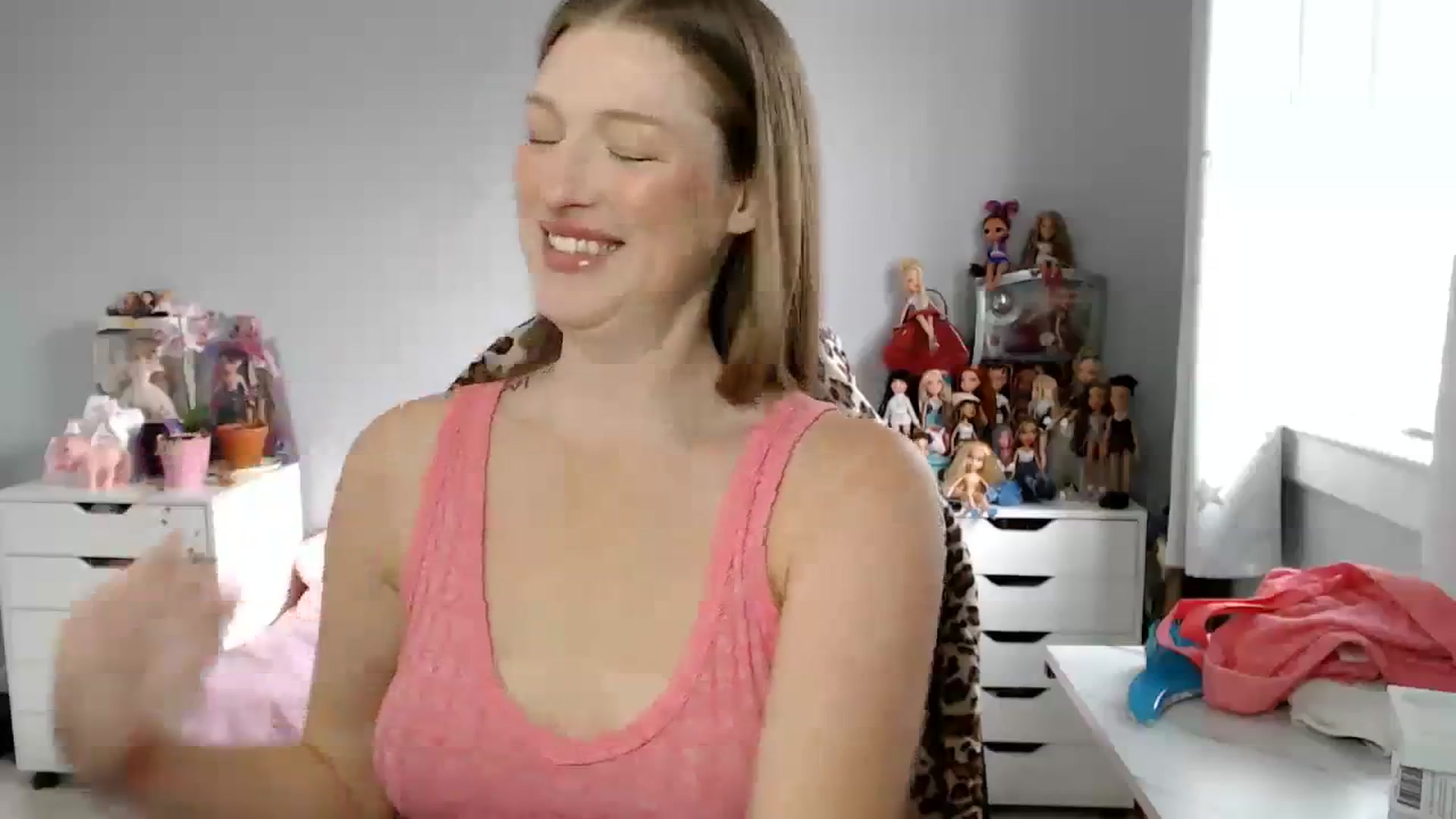 Gallery image thumbnail from GemmaMinx's myfreecams stream on, 09/14/2023, 18:15 image 17 of 20