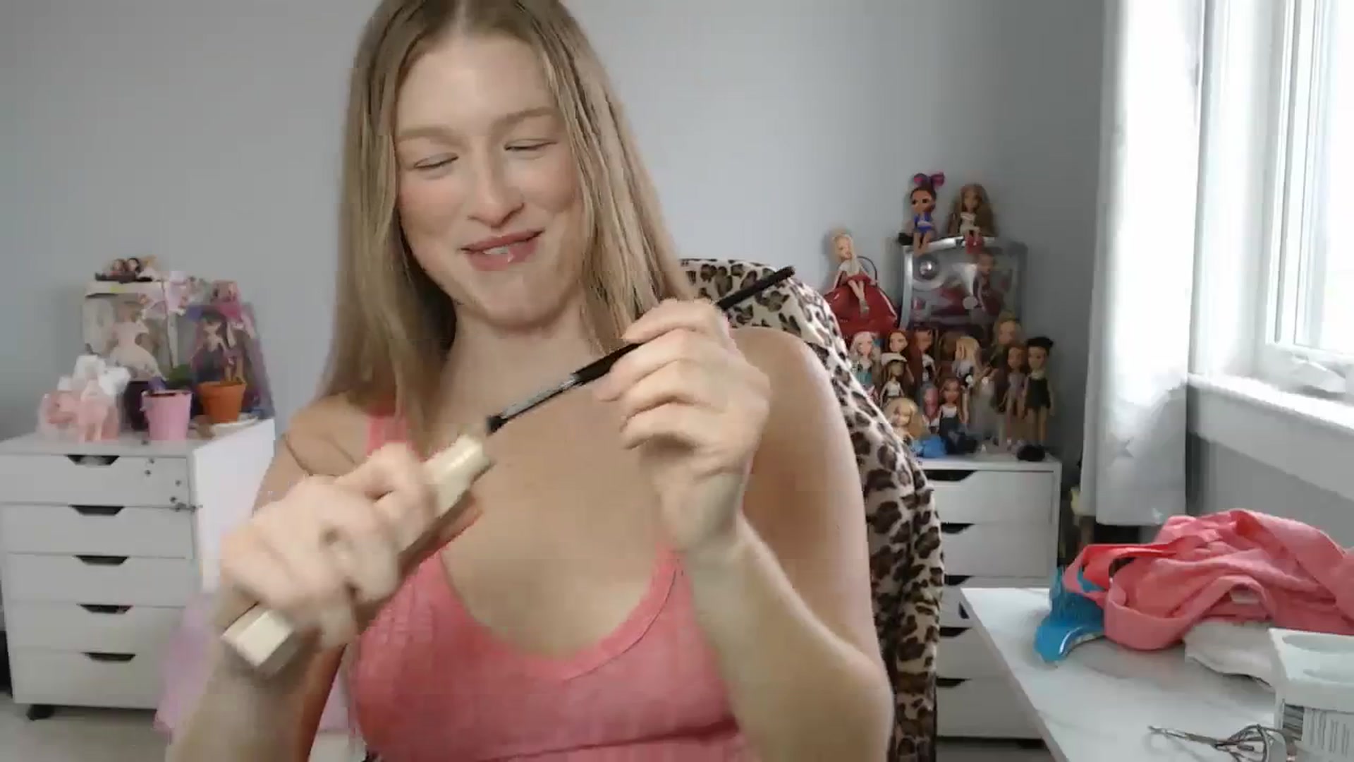 Gallery image thumbnail from GemmaMinx's myfreecams stream on, 09/14/2023, 18:15 image 5 of 20