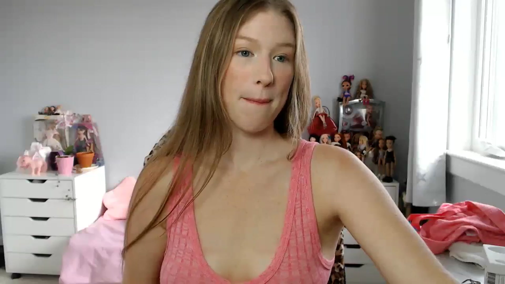 Gallery image thumbnail from GemmaMinx's myfreecams stream on, 09/14/2023, 18:15 image 14 of 20