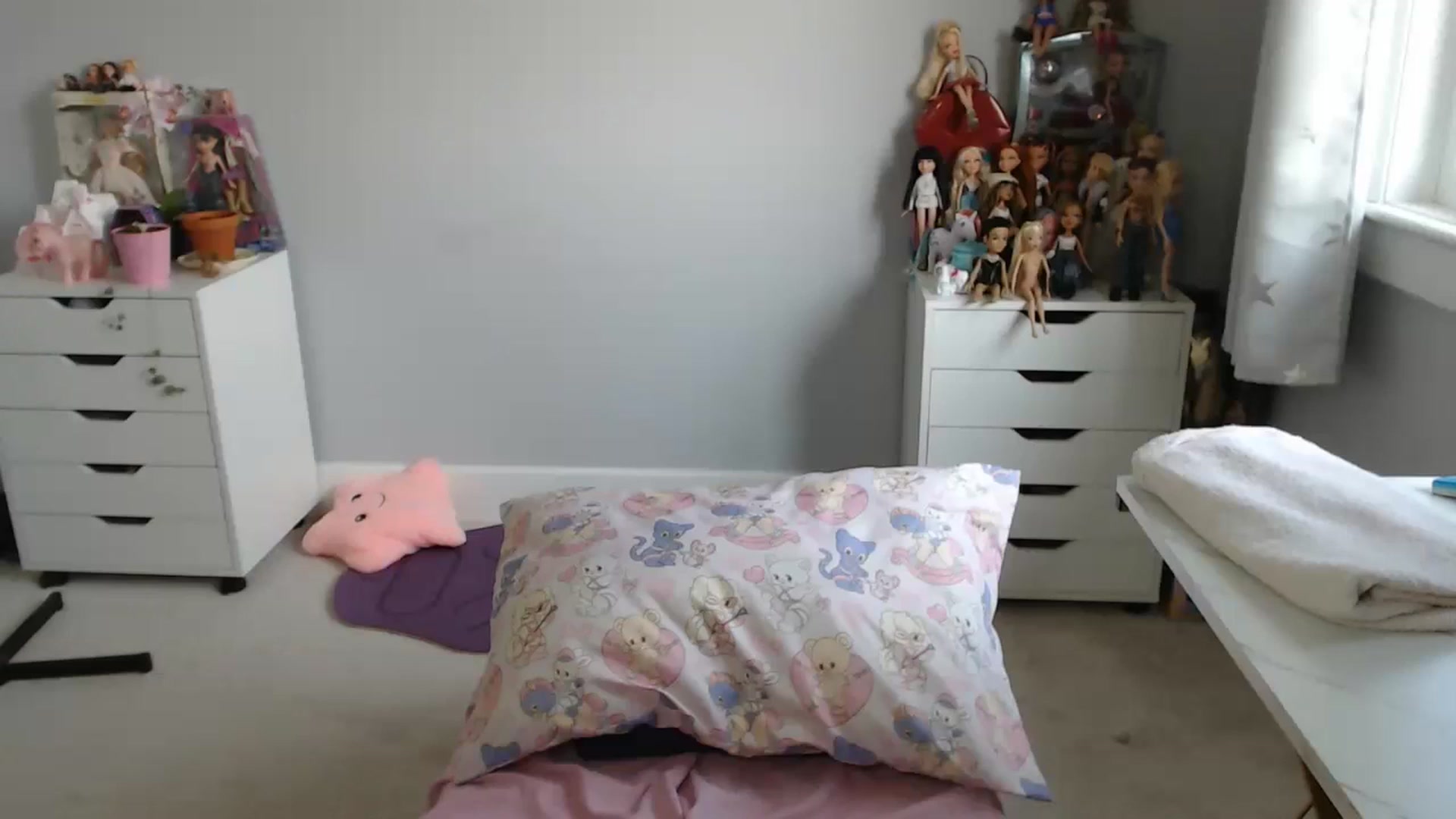 Gallery image thumbnail from GemmaMinx's myfreecams stream on, 09/22/2023, 17:01 image 16 of 20