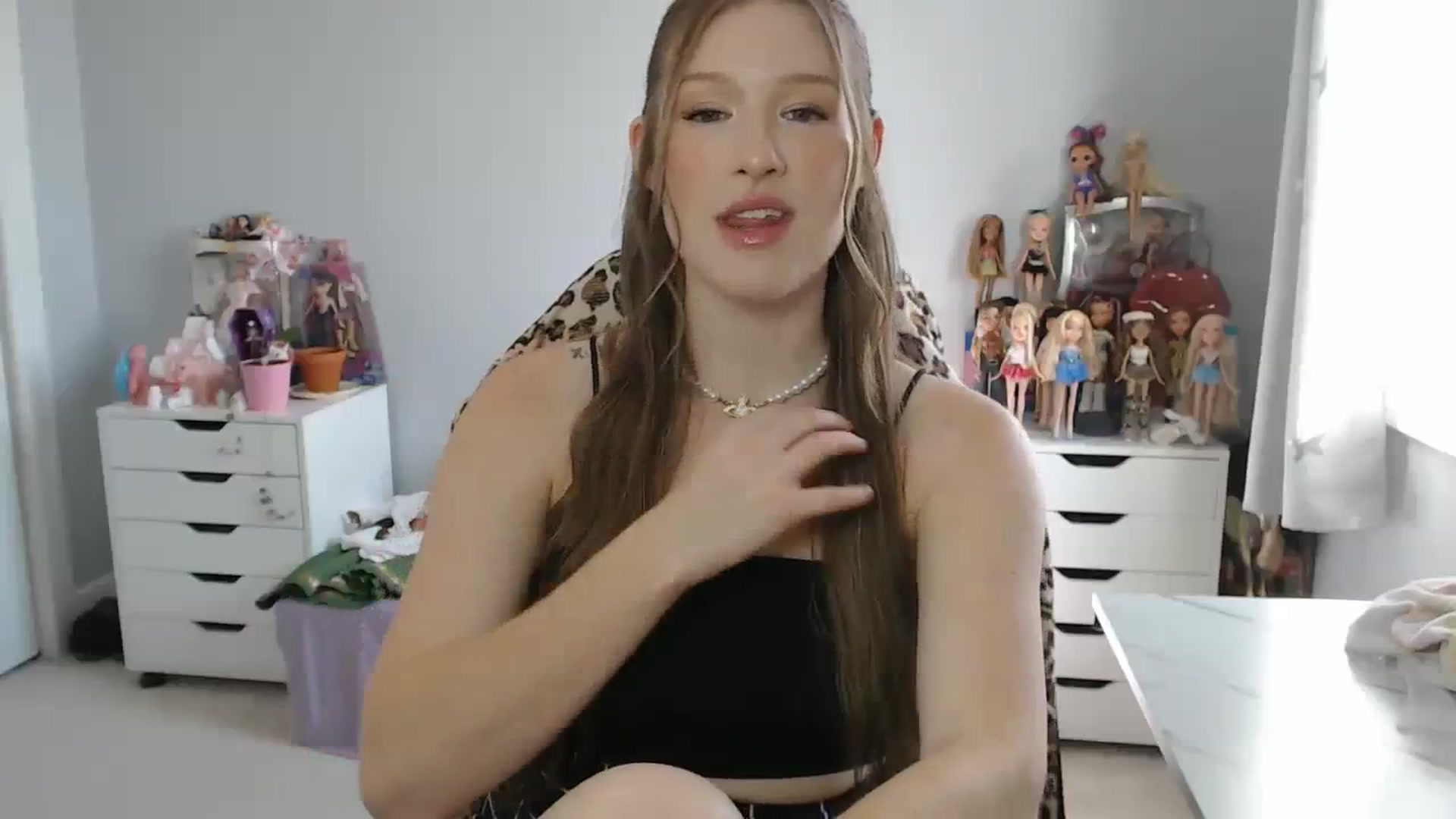 Gallery image thumbnail from GemmaMinx's myfreecams stream on, 09/27/2023, 19:13 image 2 of 20