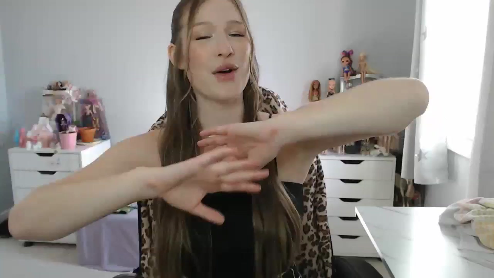 Gallery image thumbnail from GemmaMinx's myfreecams stream on, 09/27/2023, 19:13 image 19 of 20