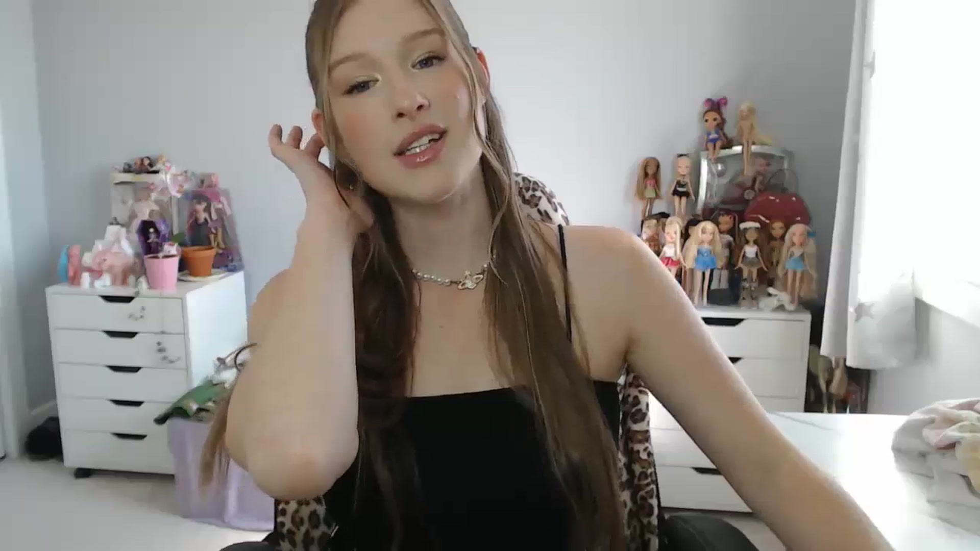 Gallery image thumbnail from GemmaMinx's myfreecams stream on, 09/27/2023, 19:13 image 10 of 20