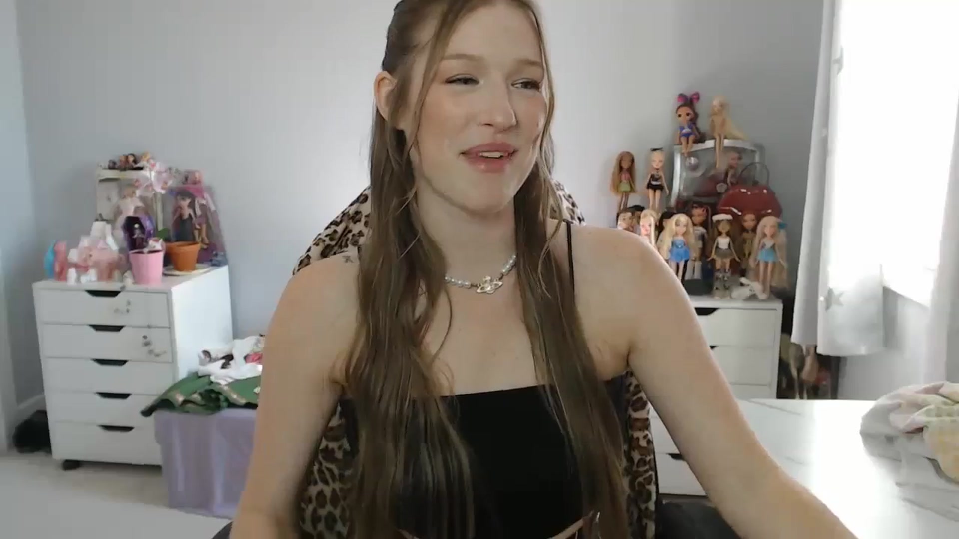 Gallery image thumbnail from GemmaMinx's myfreecams stream on, 09/27/2023, 19:13 image 17 of 20