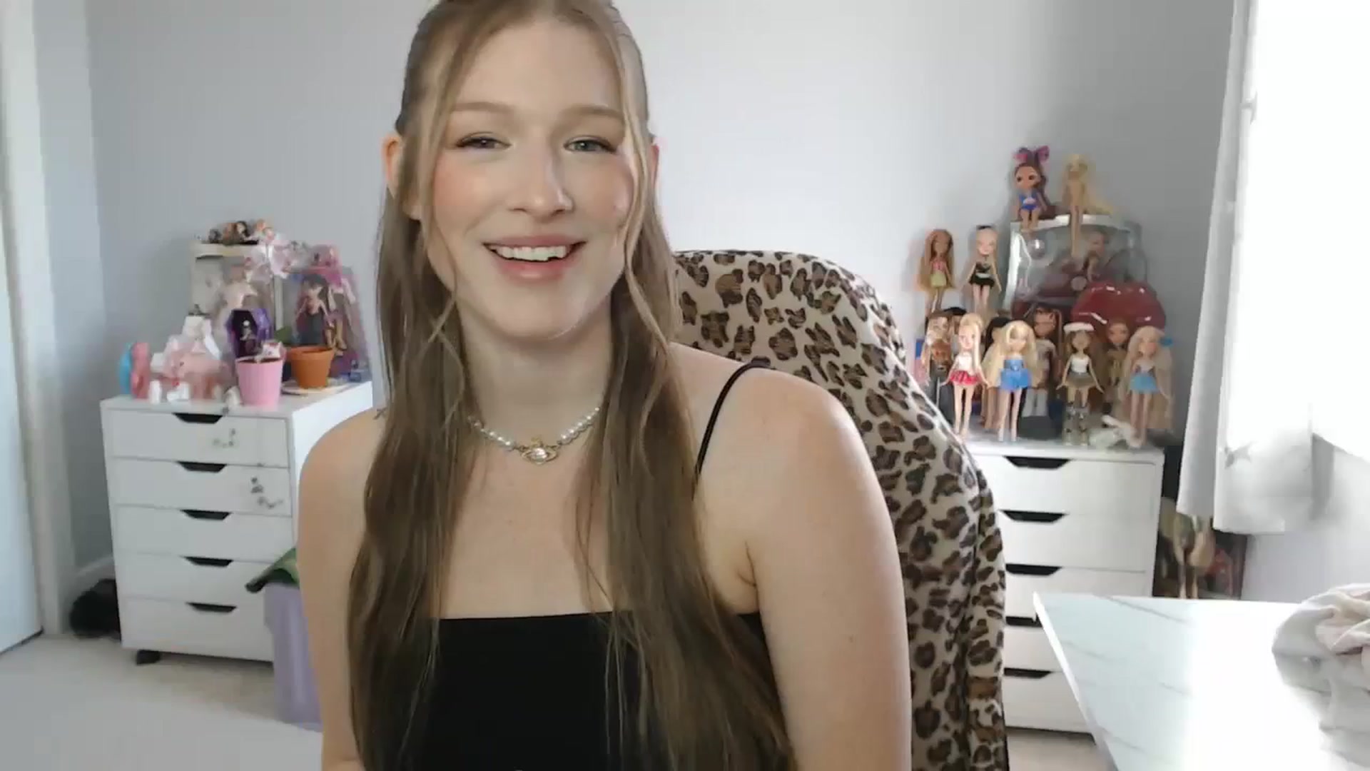 Gallery image thumbnail from GemmaMinx's myfreecams stream on, 09/27/2023, 19:13 image 1 of 20