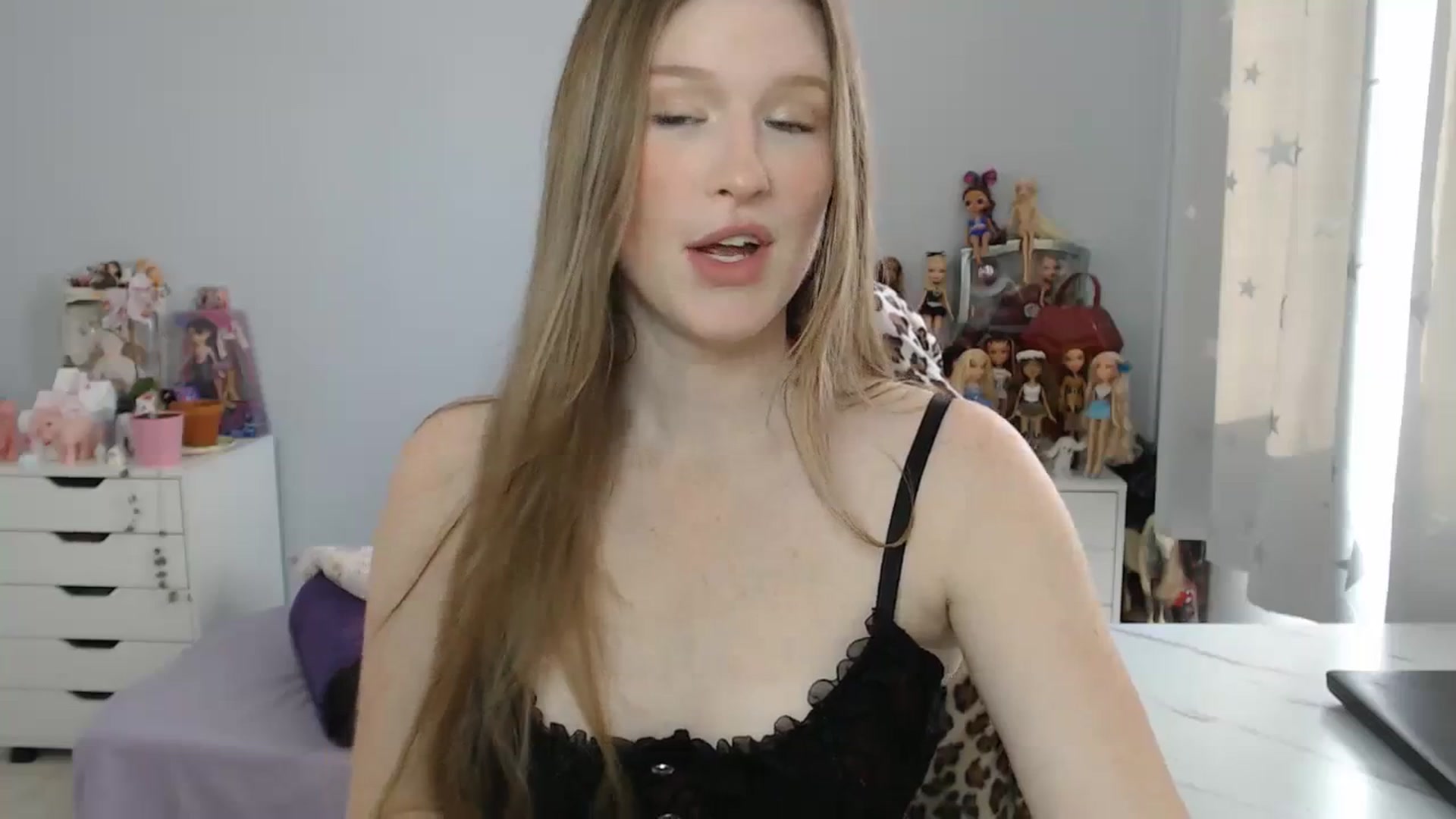 Gallery image thumbnail from GemmaMinx's myfreecams stream on, 10/11/2023, 20:24 image 3 of 20