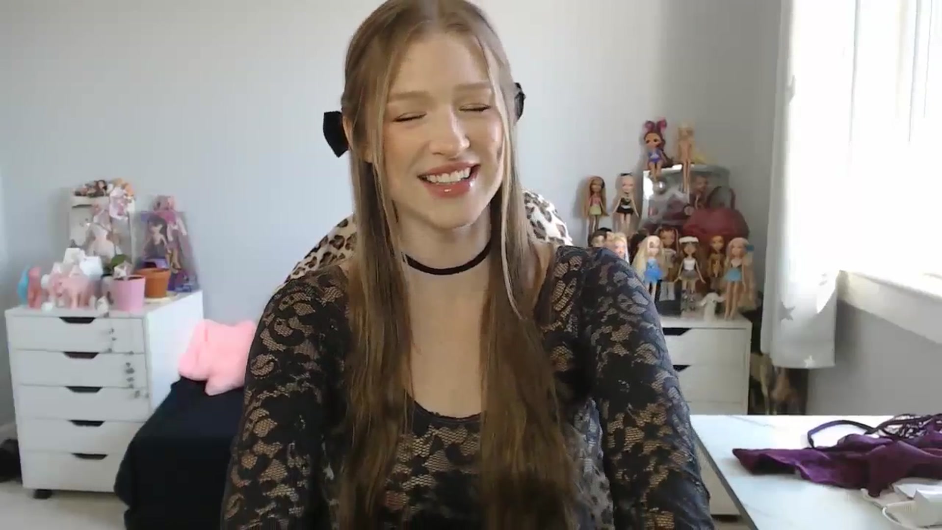 Gallery image thumbnail from GemmaMinx's myfreecams stream on, 10/12/2023, 17:03 image 13 of 20