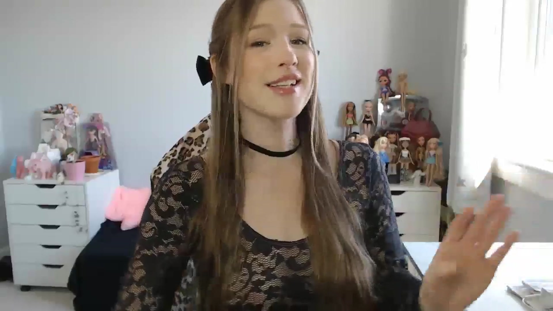 Gallery image thumbnail from GemmaMinx's myfreecams stream on, 10/12/2023, 17:03 image 15 of 20