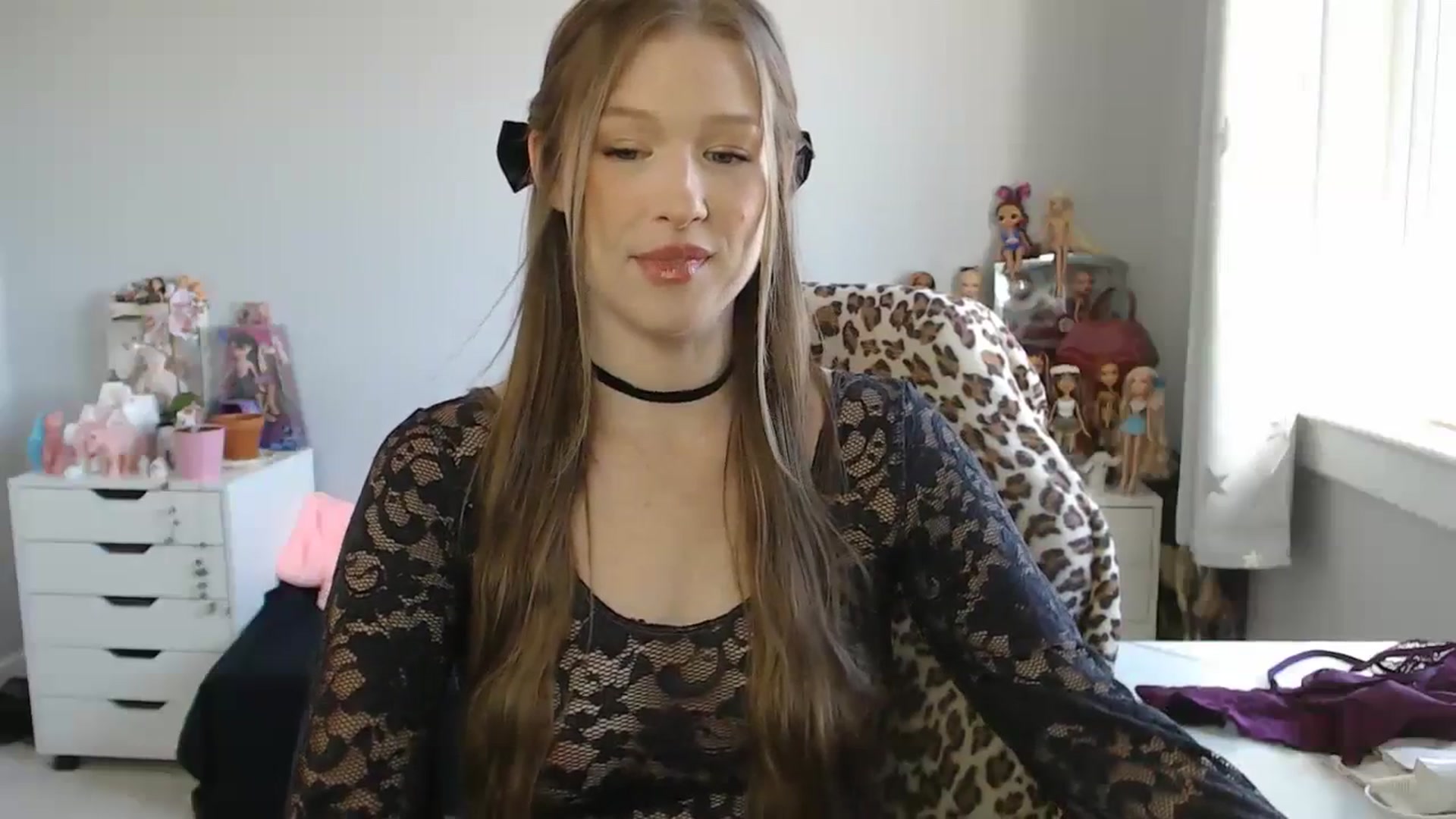 Gallery image thumbnail from GemmaMinx's myfreecams stream on, 10/12/2023, 17:03 image 12 of 20