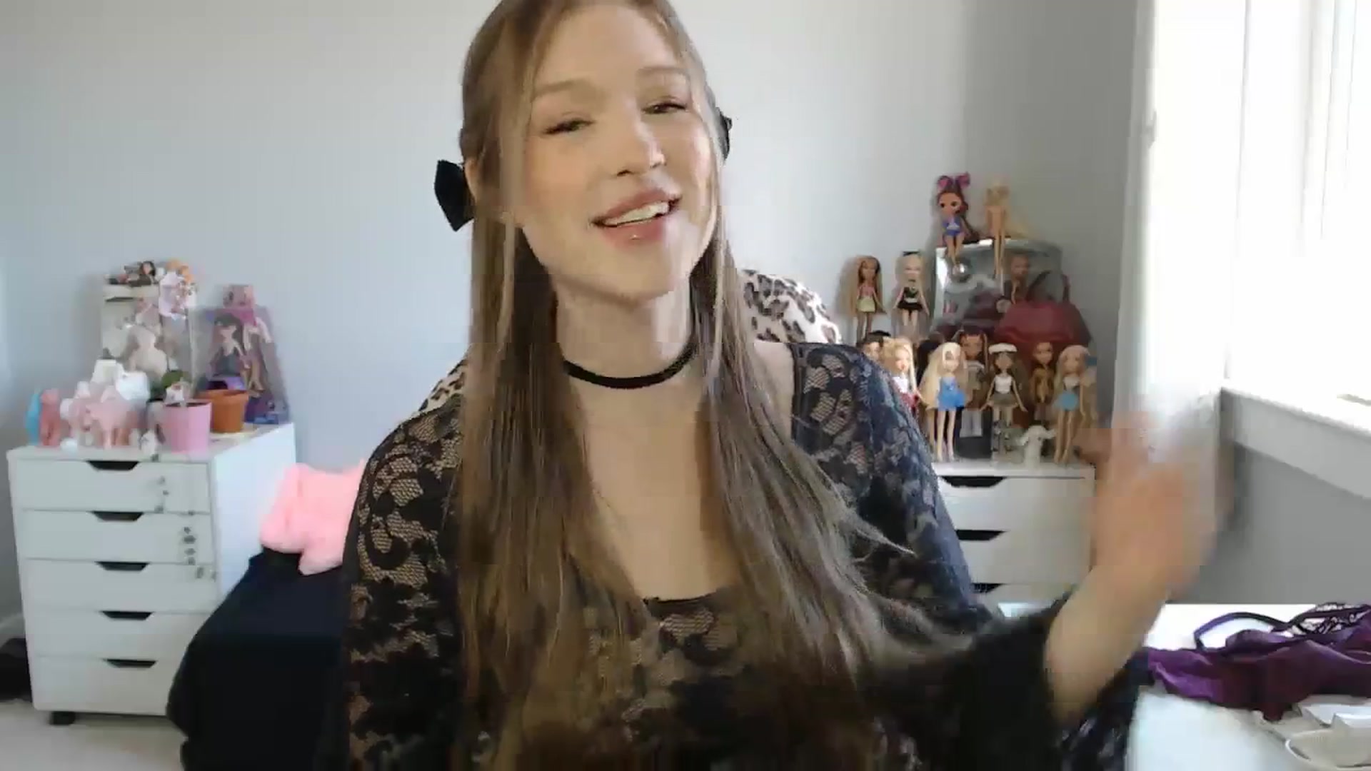 Gallery image thumbnail from GemmaMinx's myfreecams stream on, 10/12/2023, 17:03 image 10 of 20