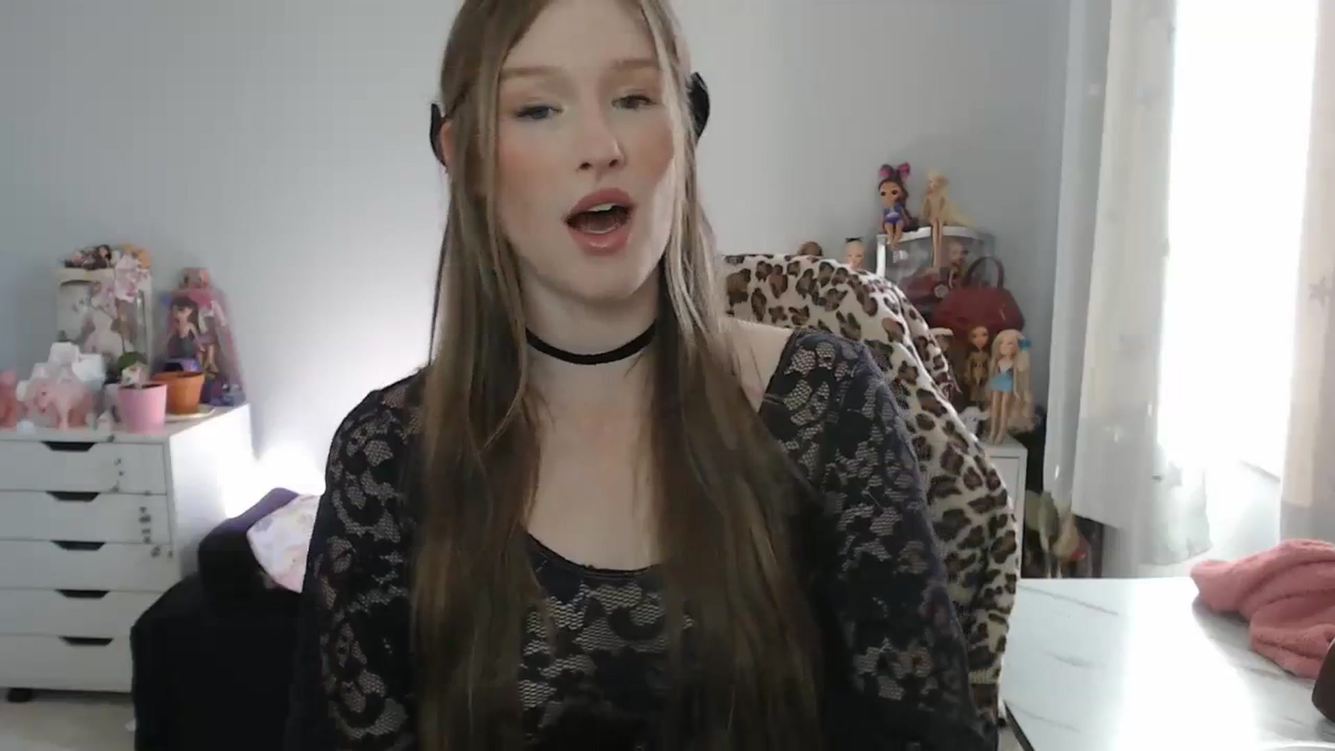 Gallery image thumbnail from GemmaMinx's myfreecams stream on, 10/12/2023, 19:25 image 10 of 20