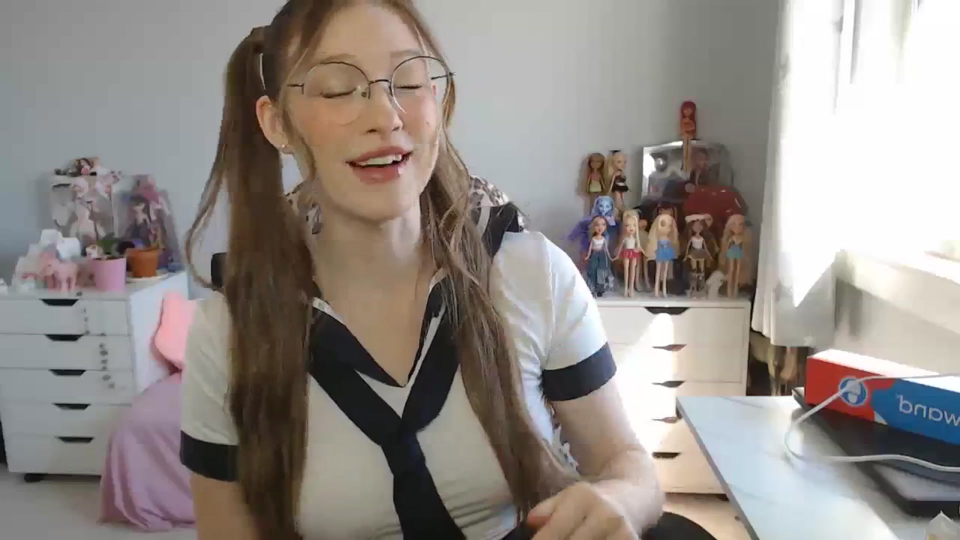 Gallery image thumbnail from GemmaMinx's myfreecams stream on, 10/23/2023, 17:07 image 10 of 20