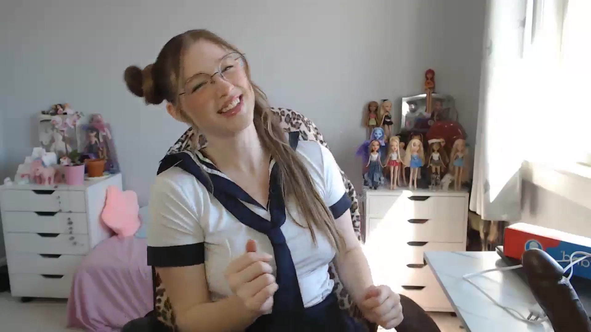 Gallery image thumbnail from GemmaMinx's myfreecams stream on, 10/23/2023, 17:07 image 15 of 20