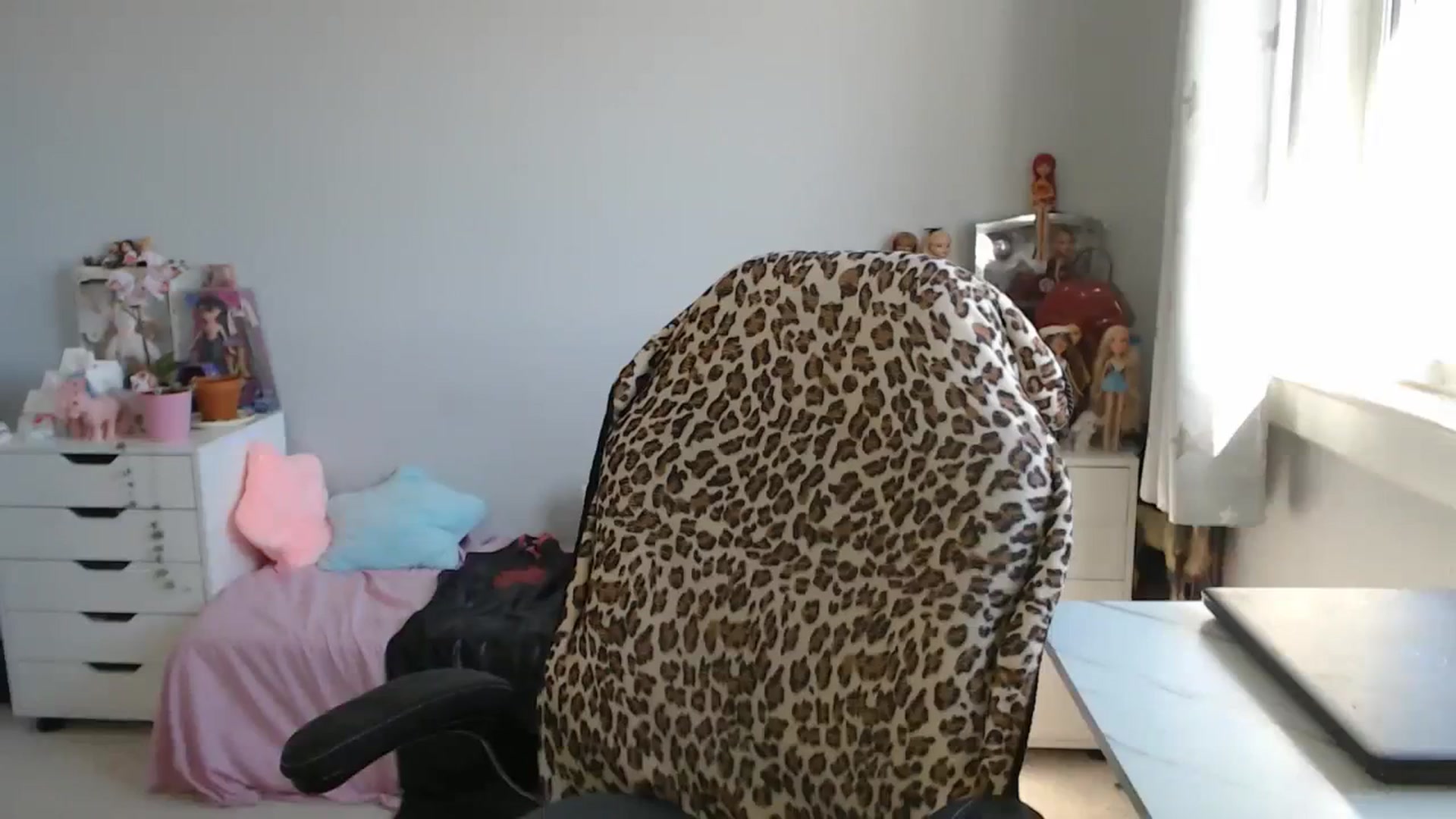 Gallery image thumbnail from GemmaMinx's myfreecams stream on, 10/23/2023, 17:07 image 7 of 20