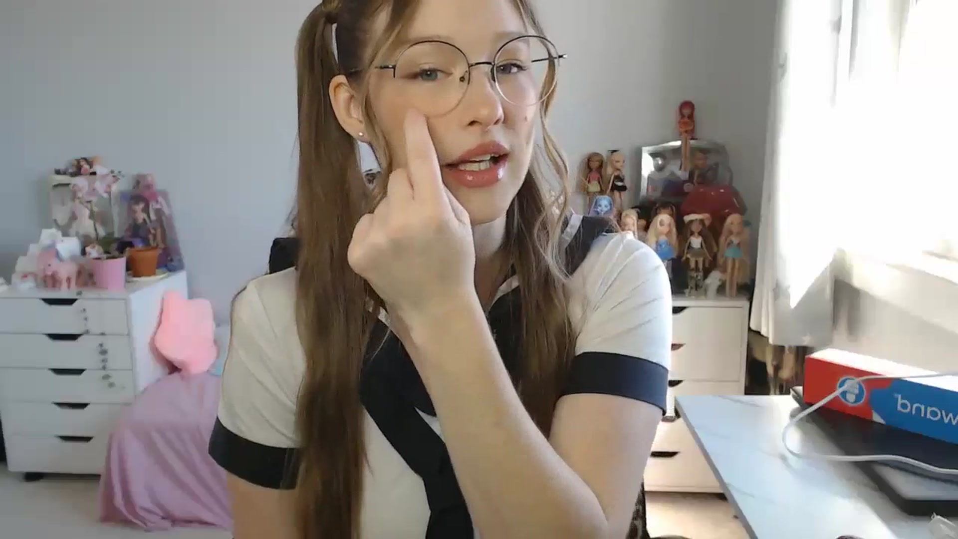 Gallery image thumbnail from GemmaMinx's myfreecams stream on, 10/23/2023, 17:07 image 11 of 20