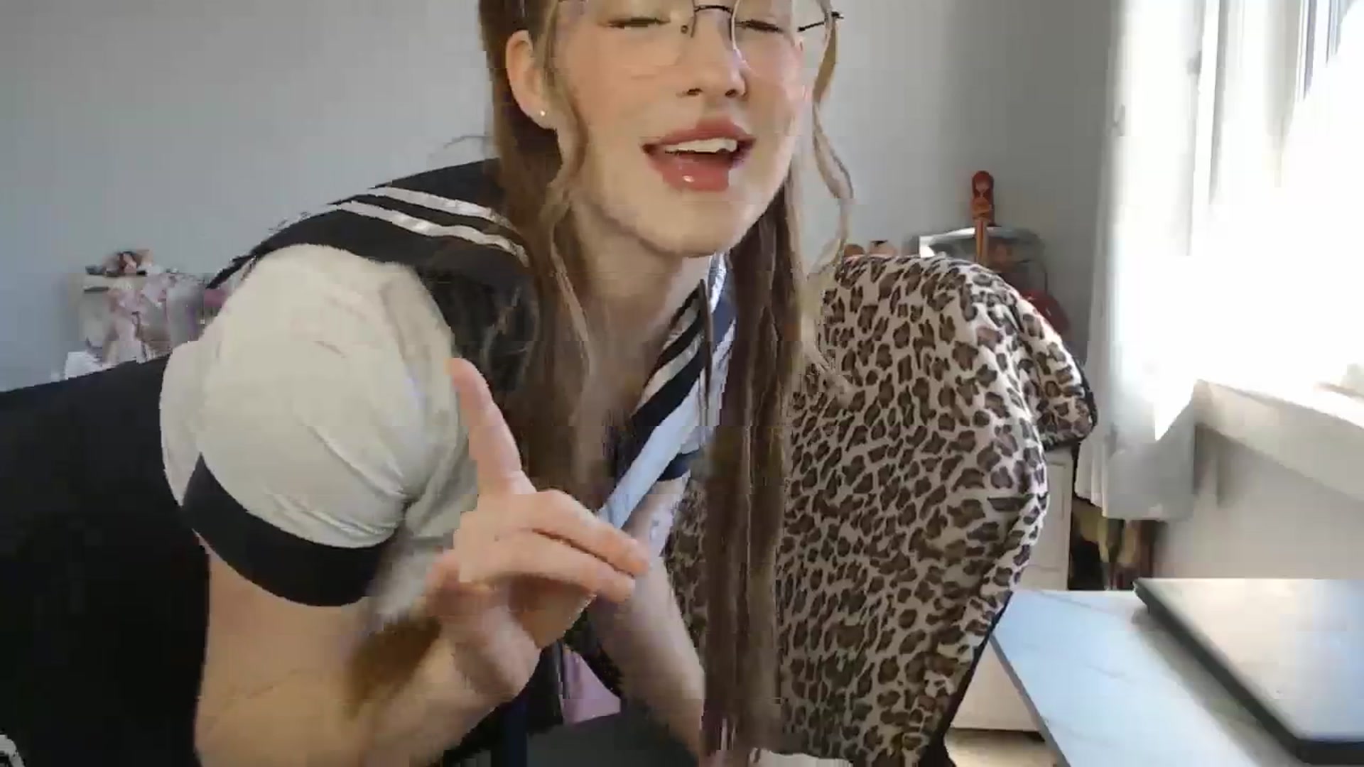 Gallery image thumbnail from GemmaMinx's myfreecams stream on, 10/23/2023, 17:07 image 3 of 20