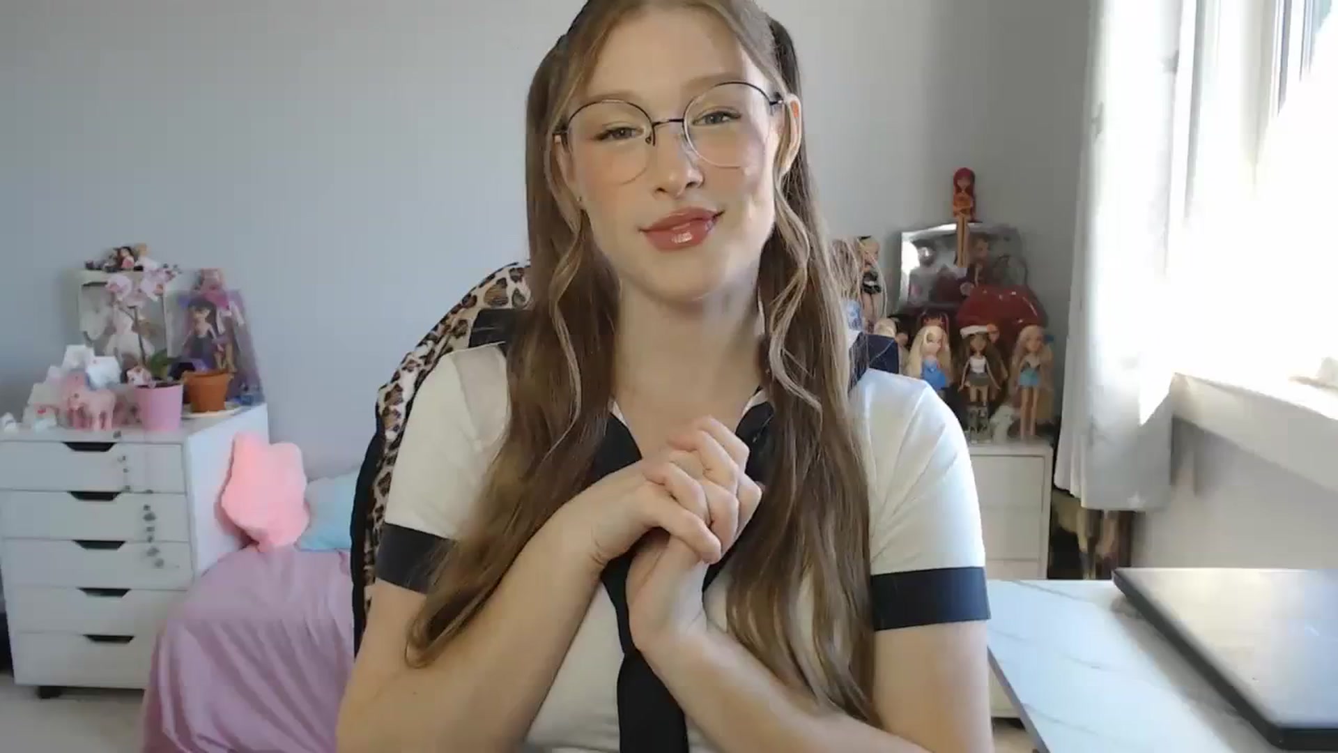 Gallery image thumbnail from GemmaMinx's myfreecams stream on, 10/23/2023, 17:07 image 1 of 20