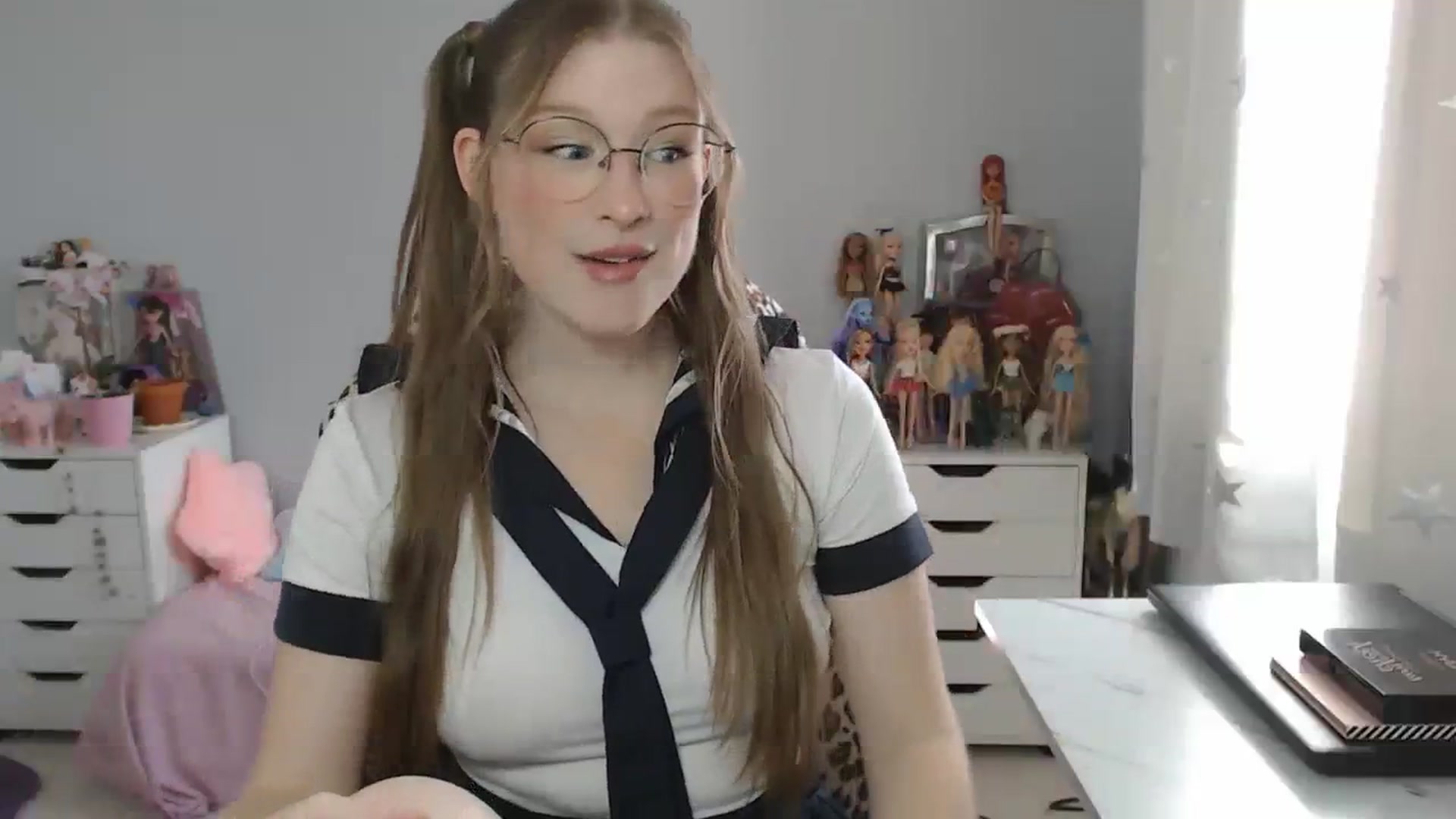 Gallery image thumbnail from GemmaMinx's myfreecams stream on, 10/23/2023, 18:31 image 17 of 20