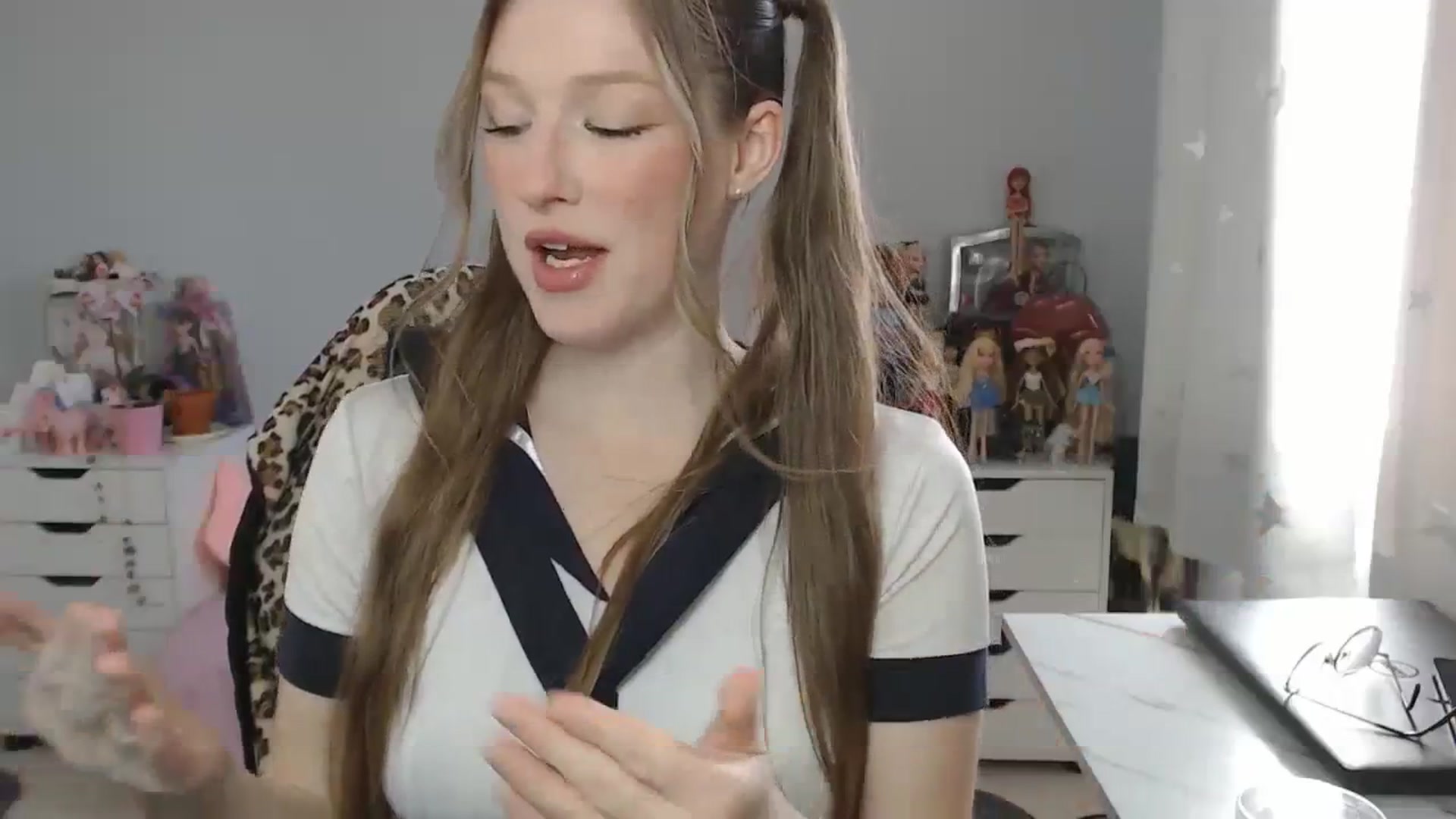 Gallery image thumbnail from GemmaMinx's myfreecams stream on, 10/23/2023, 18:31 image 8 of 20