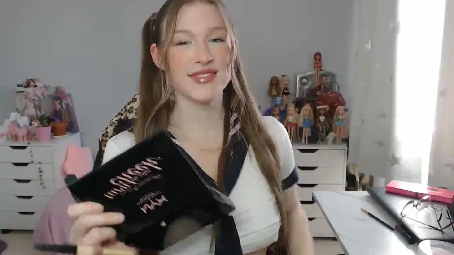 Gallery image thumbnail from GemmaMinx's myfreecams stream on, 10/23/2023, 18:31 image 3 of 20