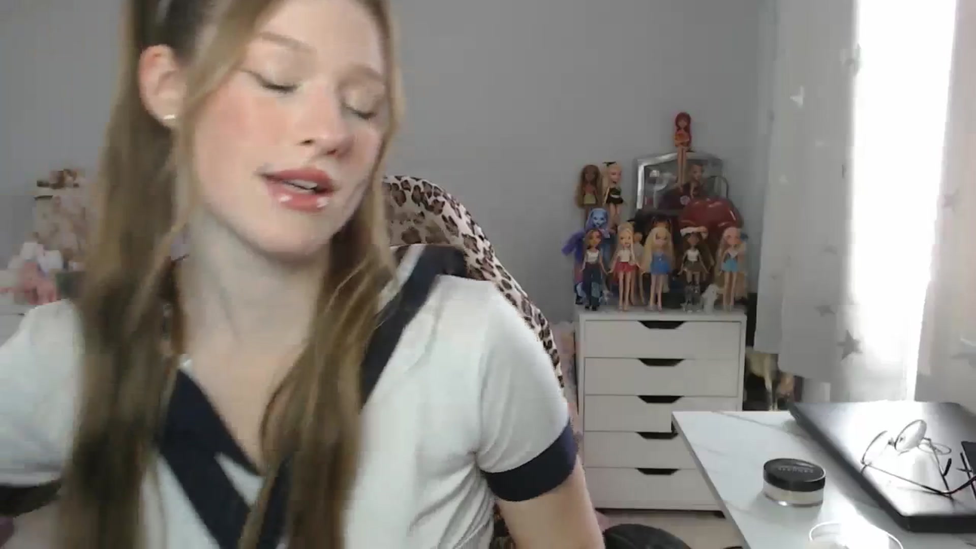 Gallery image thumbnail from GemmaMinx's myfreecams stream on, 10/23/2023, 18:31 image 6 of 20