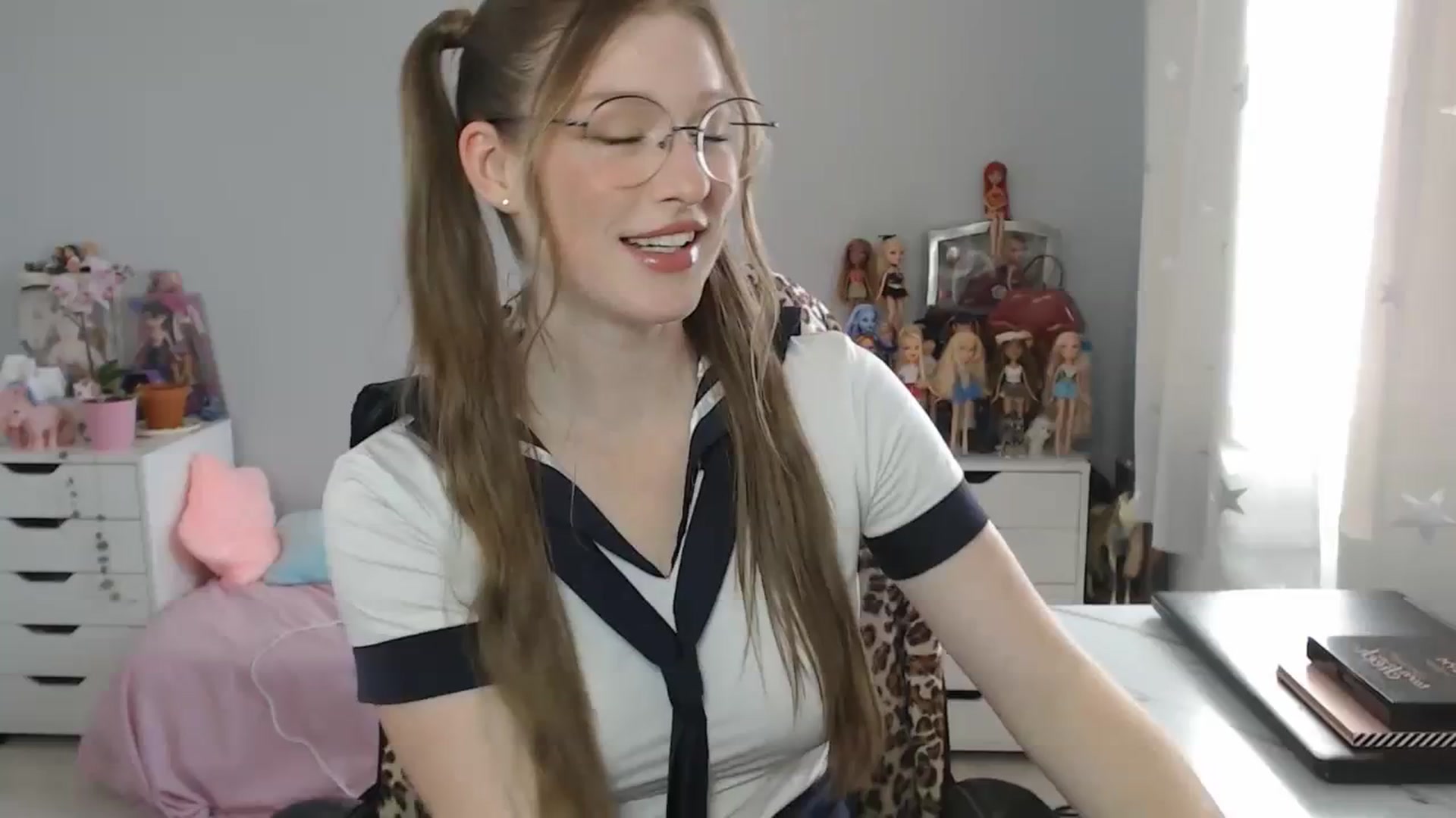 Gallery image thumbnail from GemmaMinx's myfreecams stream on, 10/23/2023, 18:31 image 16 of 20
