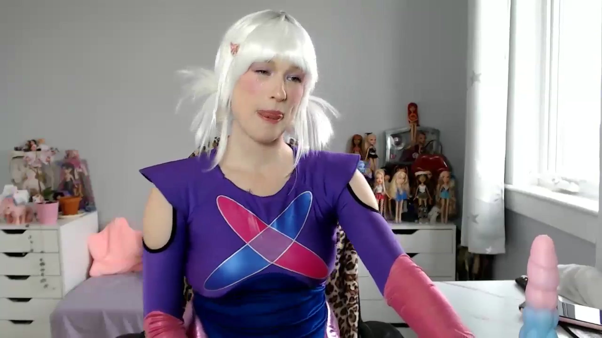 Gallery image thumbnail from GemmaMinx's myfreecams stream on, 10/25/2023, 18:20 image 18 of 20
