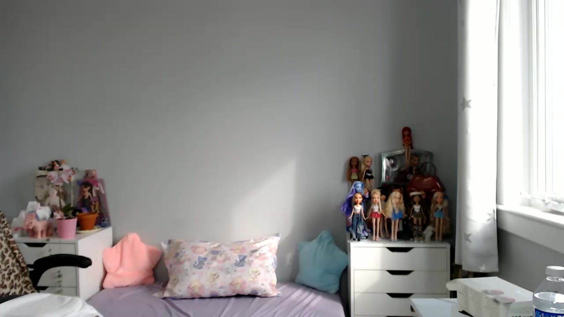 Gallery image thumbnail from GemmaMinx's myfreecams stream on, 10/25/2023, 18:20 image 20 of 20