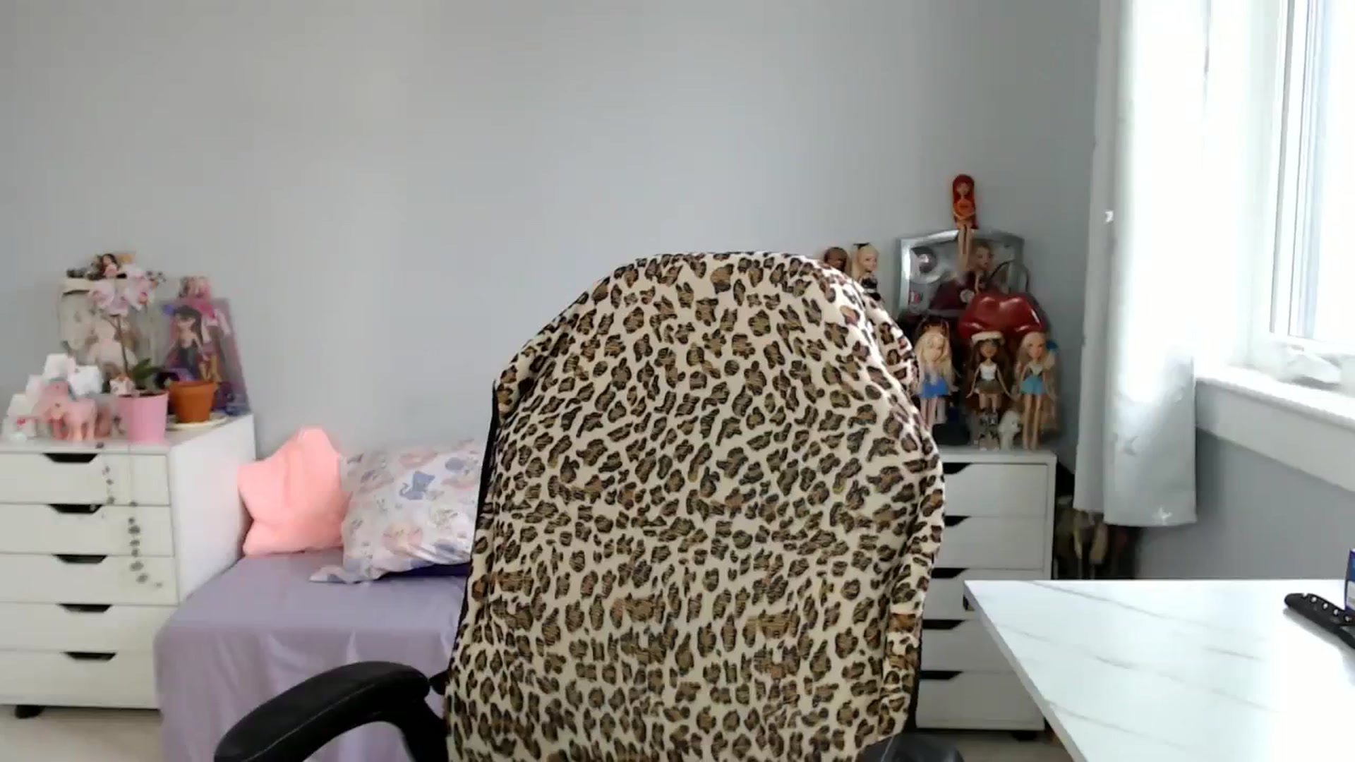 Gallery image thumbnail from GemmaMinx's myfreecams stream on, 10/26/2023, 16:26 image 14 of 20