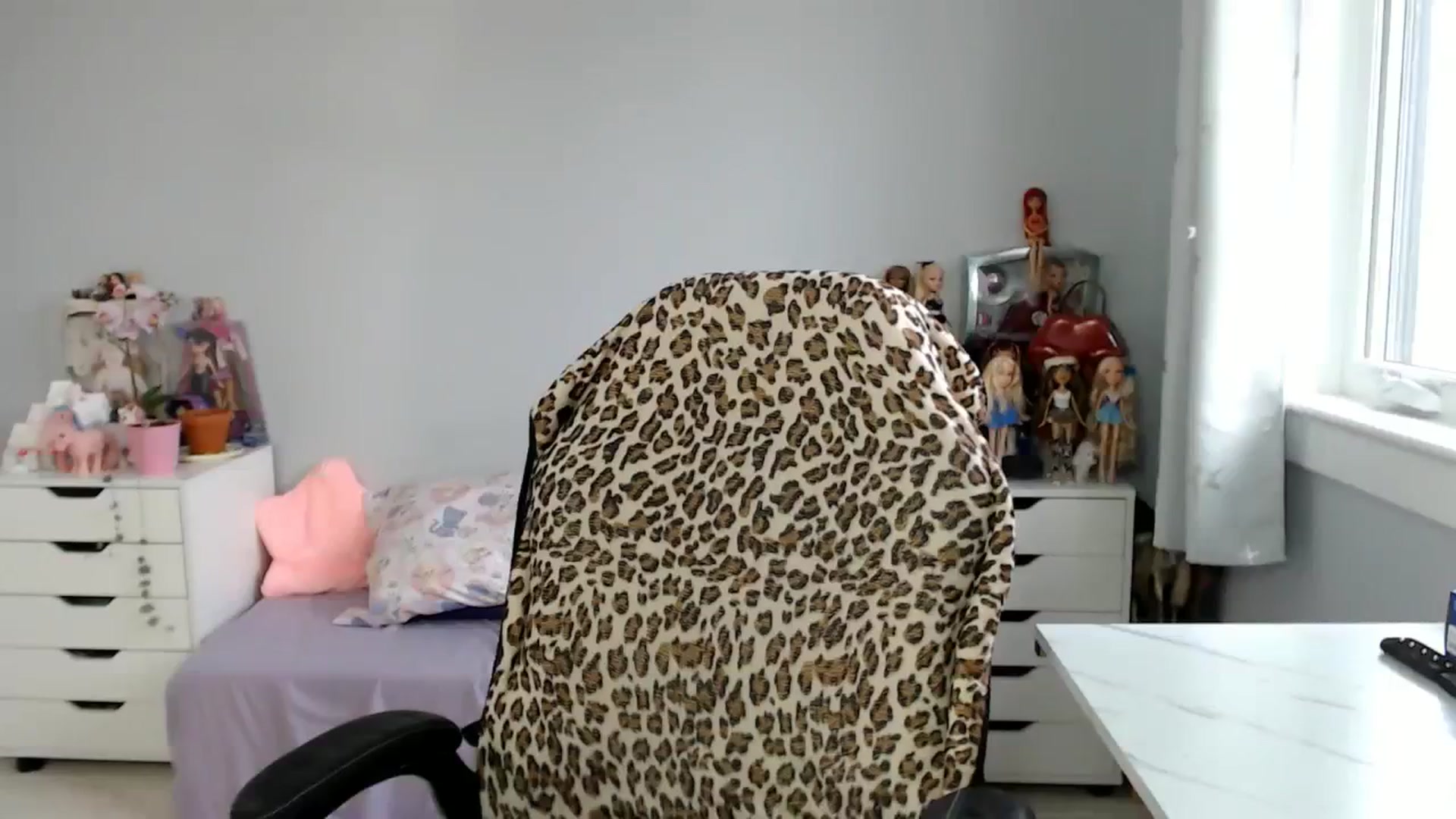 Gallery image thumbnail from GemmaMinx's myfreecams stream on, 10/26/2023, 16:26 image 16 of 20
