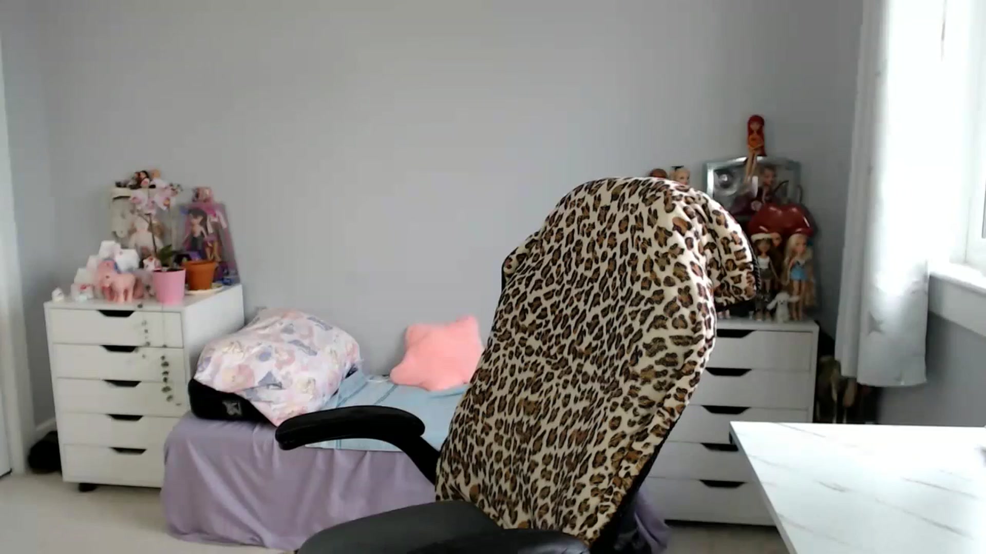 Gallery image thumbnail from GemmaMinx's myfreecams stream on, 10/30/2023, 16:15 image 20 of 20