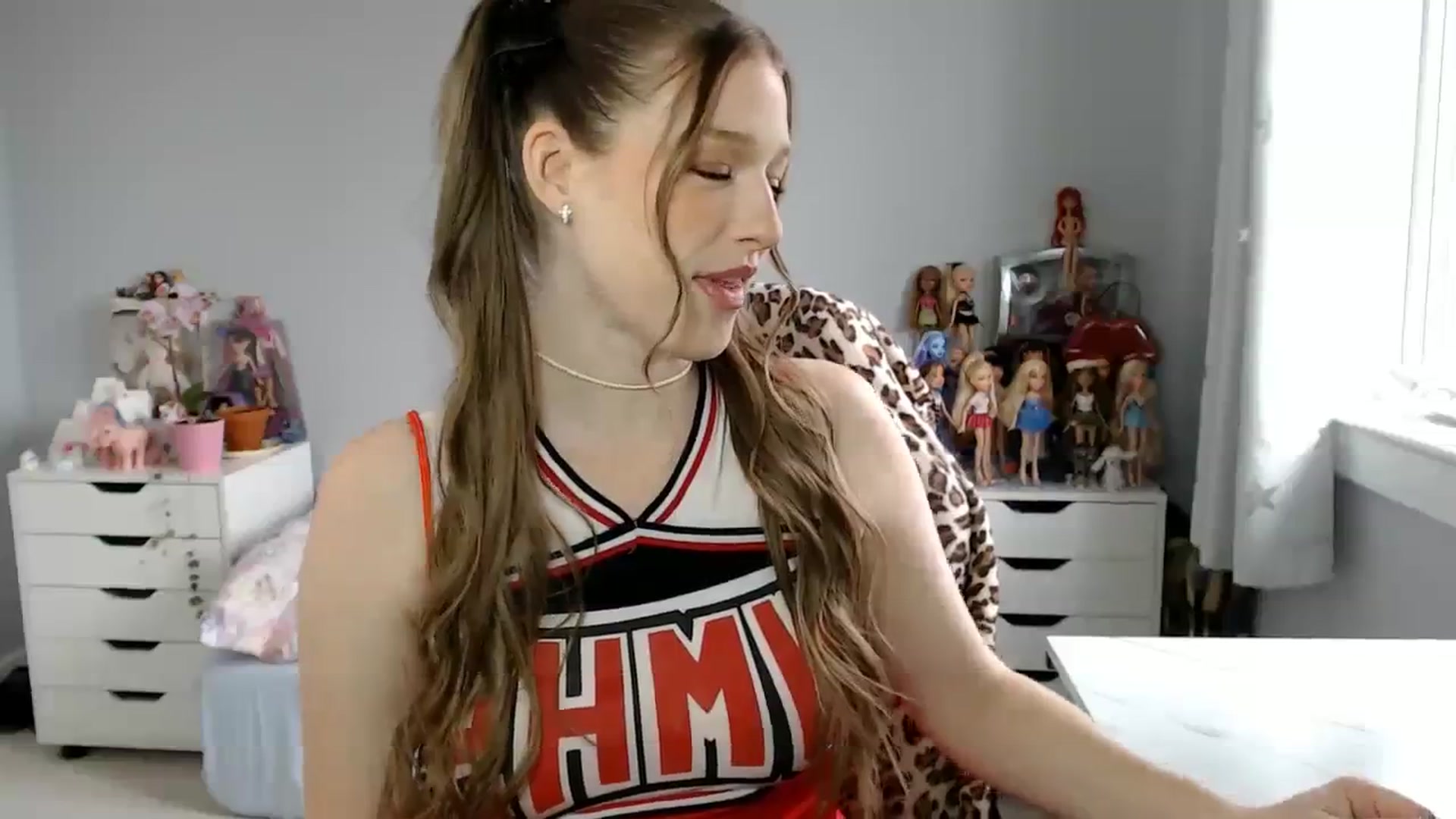 Gallery image thumbnail from GemmaMinx's myfreecams stream on, 10/31/2023, 16:38 image 16 of 20
