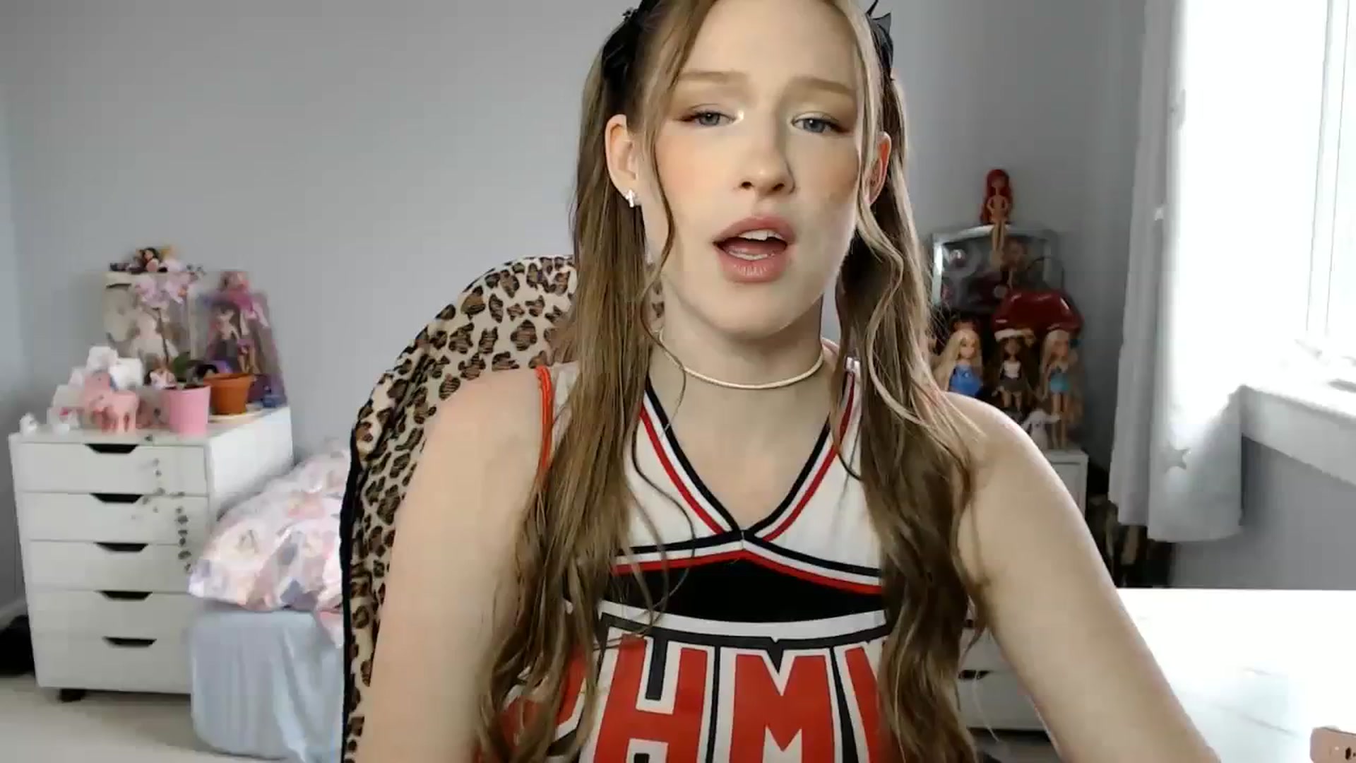 Gallery image thumbnail from GemmaMinx's myfreecams stream on, 10/31/2023, 16:38 image 17 of 20